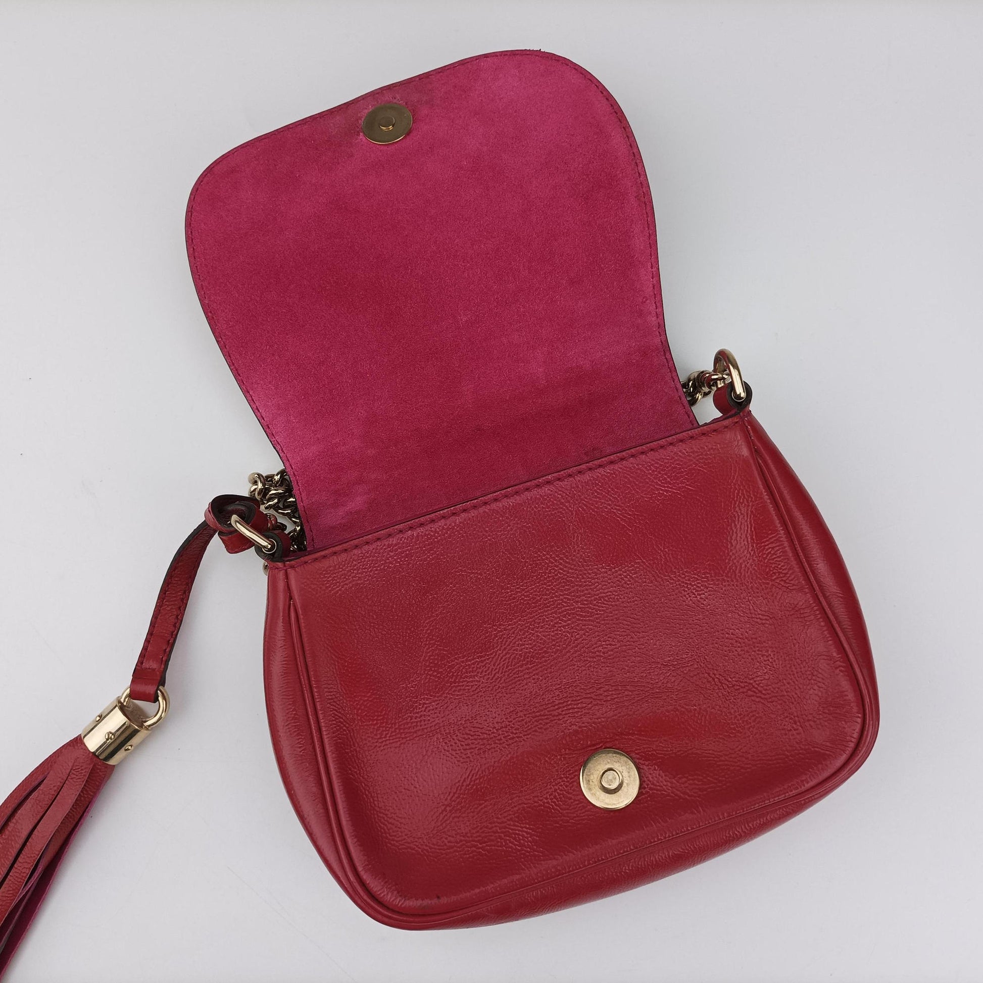 Soho RoseRed Patent Leather 323190 E015353790ソーホー  ローズレッド パテント 323190 E015353790