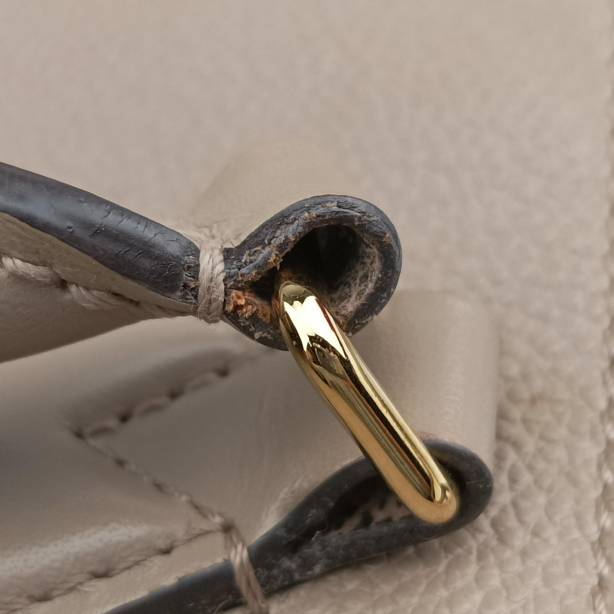 OntheGo MM Beige Monogram Empreinte M45607 IC ChipオンザゴーMM ベージュ系 モノグラム アンプラント M45607 ICチップ
