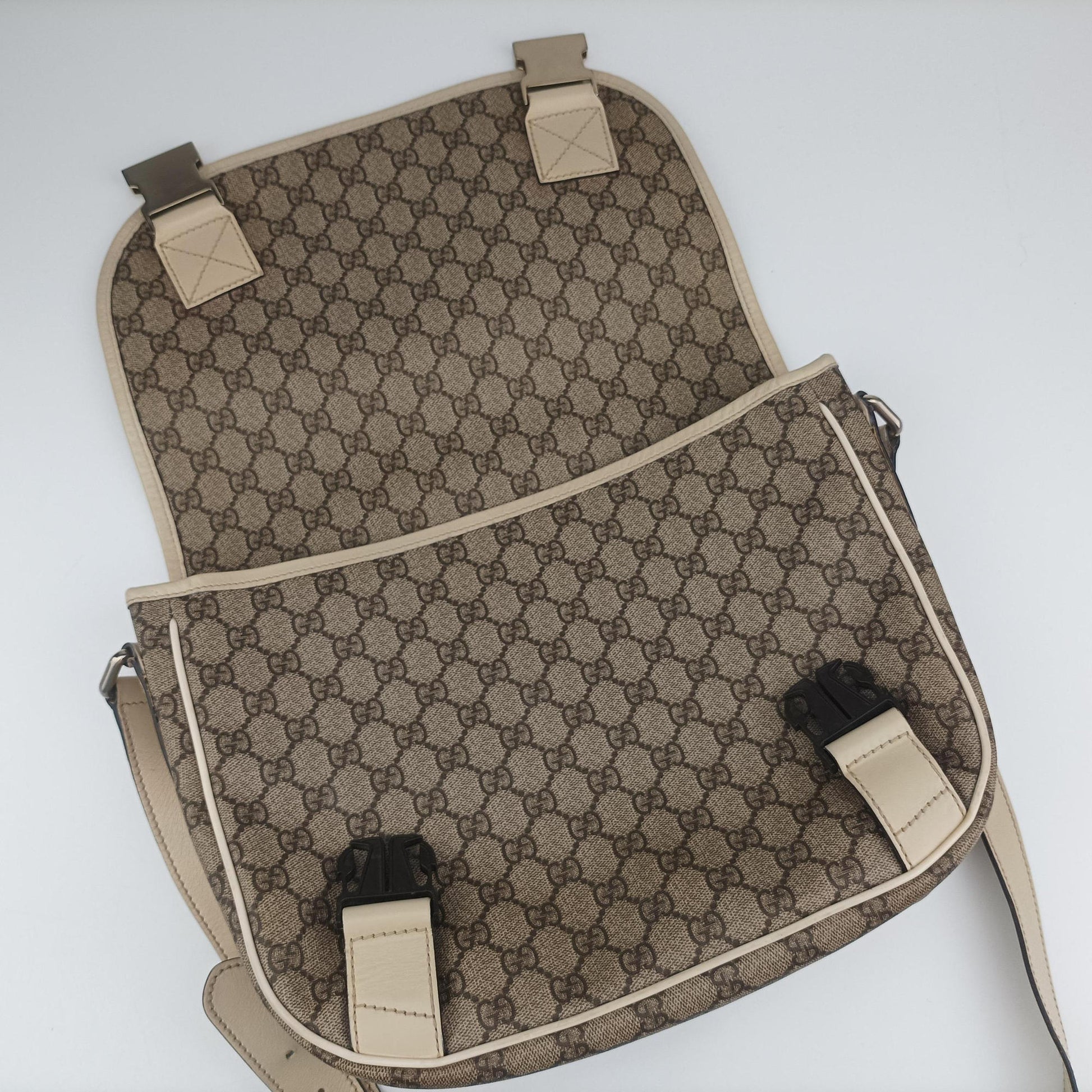 GG Plus Messenger Brown×White PVC coated canvas 201732 G7023662GGプラス メッセンジャー ブラウン×ホワイト PVCコーティングキャンバス 201732 G7023662