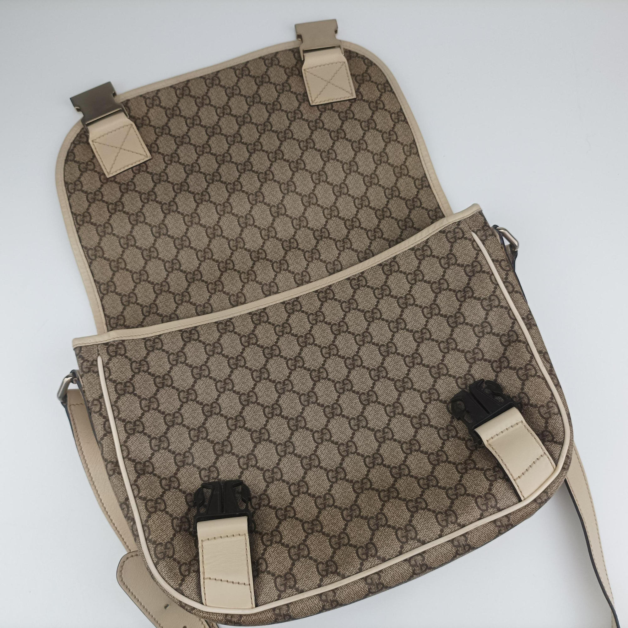 GG Plus Messenger Brown×White PVC coated canvas 201732 G7023662GGプラス メッセンジャー ブラウン×ホワイト PVCコーティングキャンバス 201732 G7023662