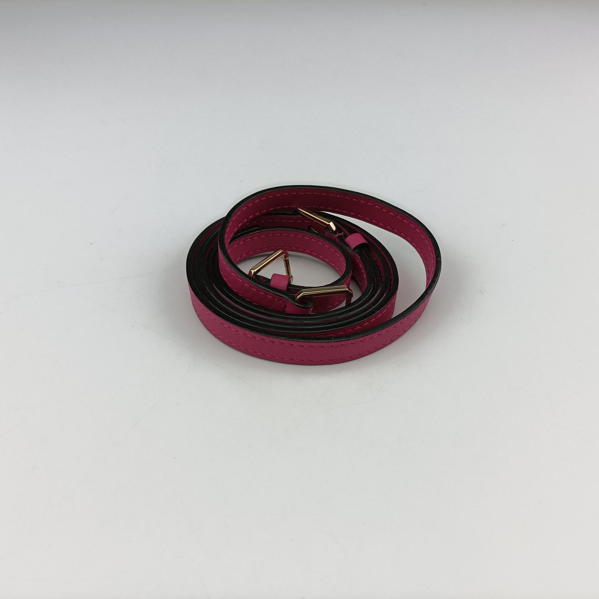 Iside Rose Leather N 443666イジィデ ローズ レッド レザー N 443666