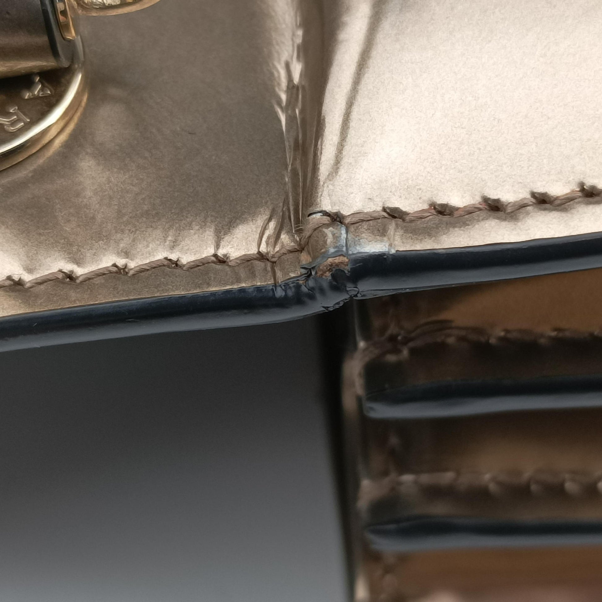 SERPENTI FOREVER Golden Enamel 2608461Yセルペンティ フォーエバー ゴールド エナメル 2608461Y