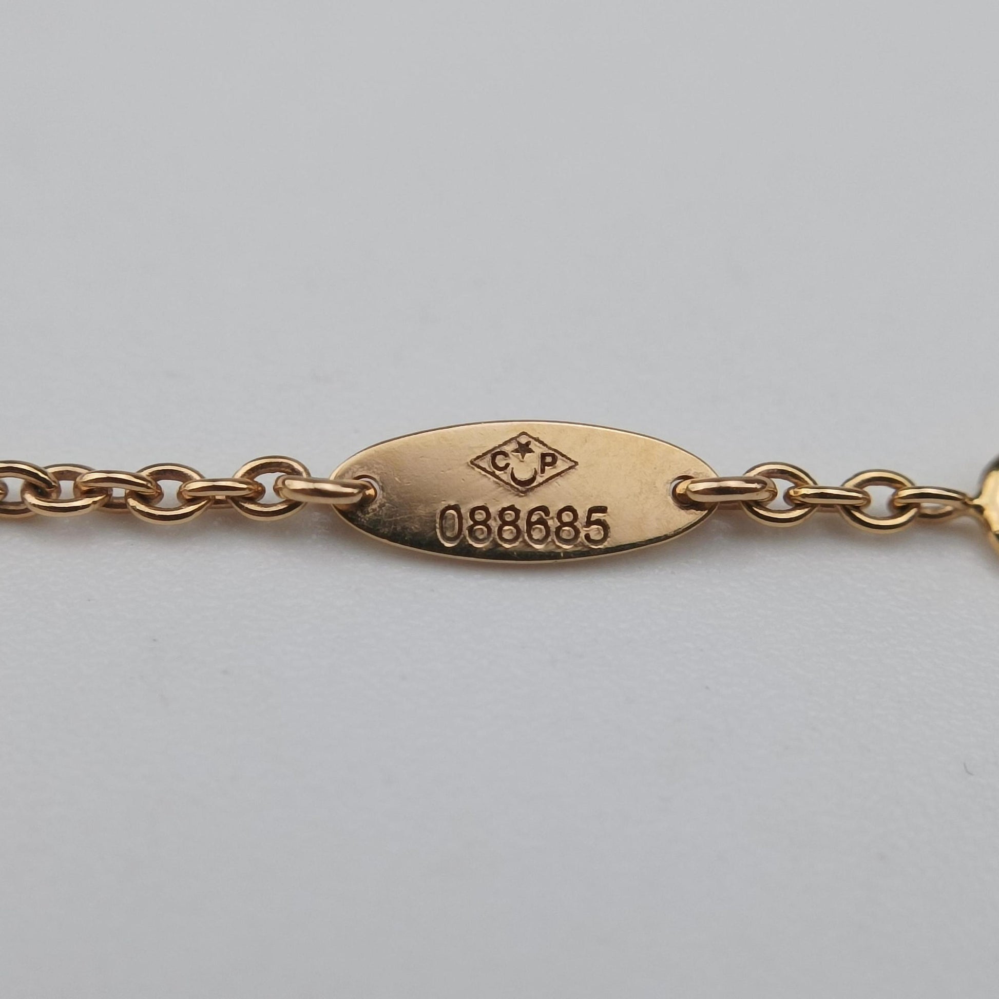 Amulette de Cartier yellow gold x white AU750 B3047100 088685アミュレット ドゥ カルティエ イエローゴールド×ホワイト AU750 B3047100 088685