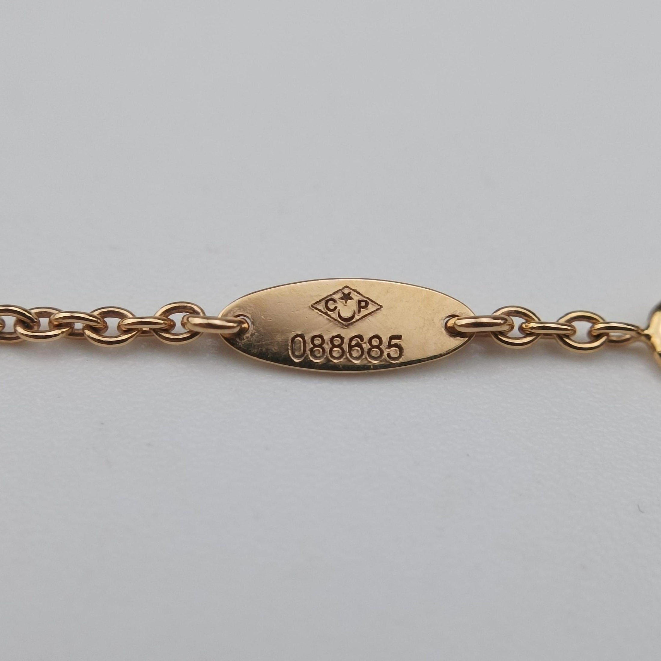 Amulette de Cartier yellow gold x white AU750 B3047100 088685アミュレット ドゥ カルティエ イエローゴールド×ホワイト AU750 B3047100 088685
