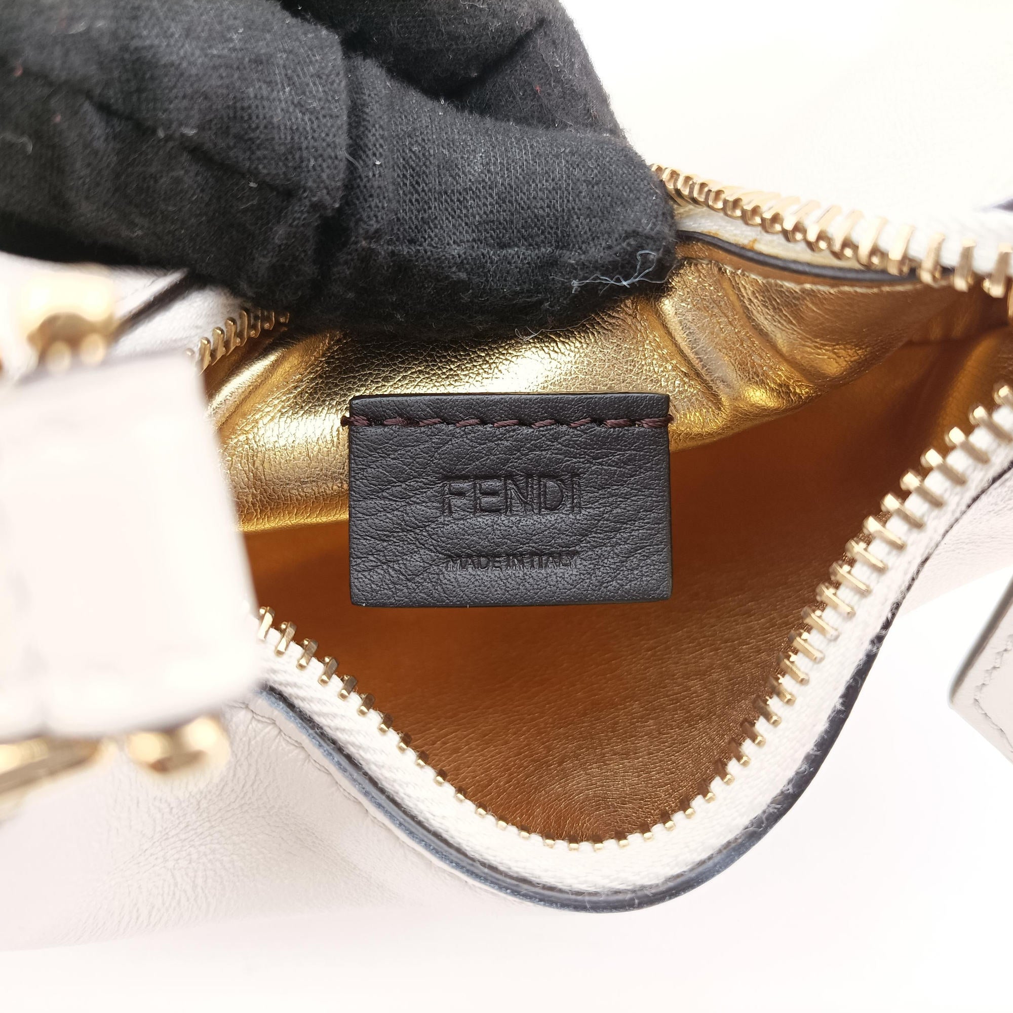 Nano Fendigraphy White Leather 7AS089 7AS089 A5DY 229.0189ナノ フェンディグラフィー ホワイト レザー 7AS089 7AS089 A5DY 229.0189