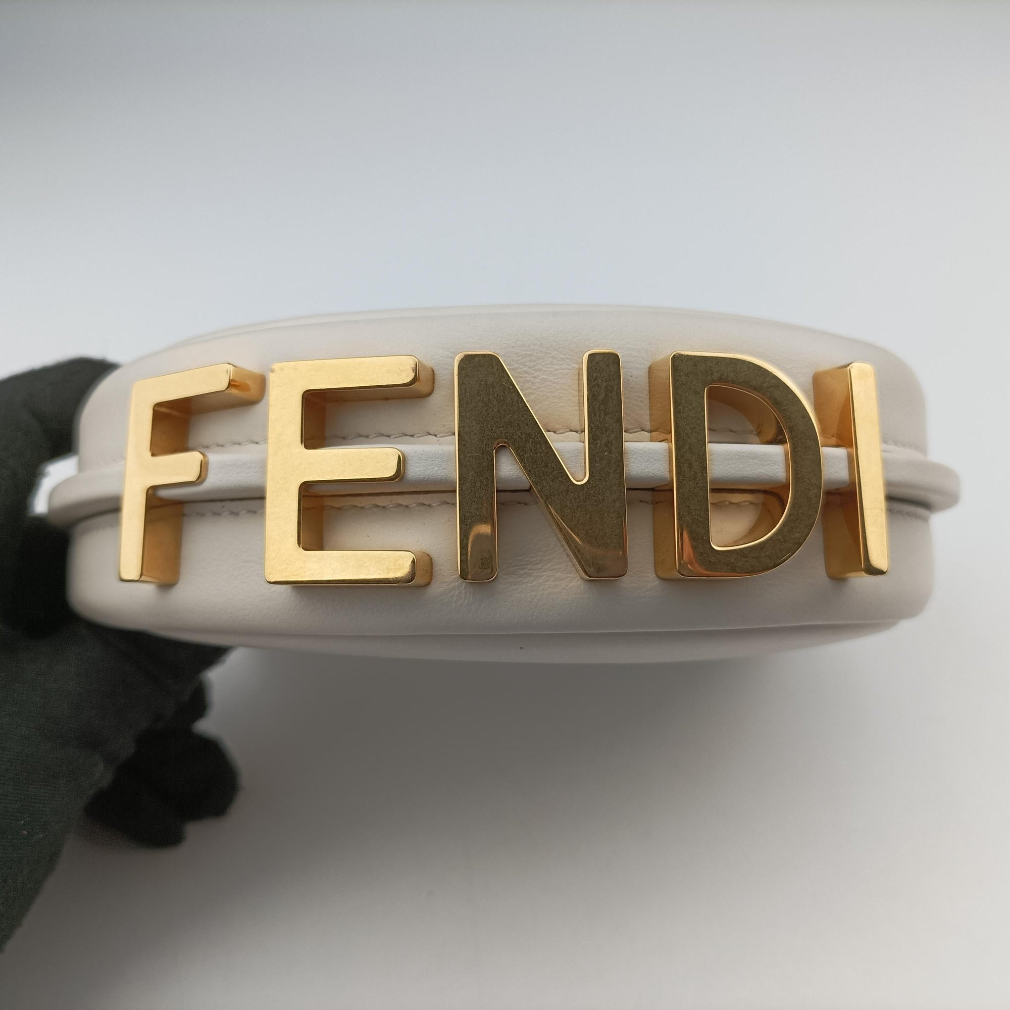 Nano Fendigraphy White Leather 7AS089 7AS089 A5DY 229.0189ナノ フェンディグラフィー ホワイト レザー 7AS089 7AS089 A5DY 229.0189