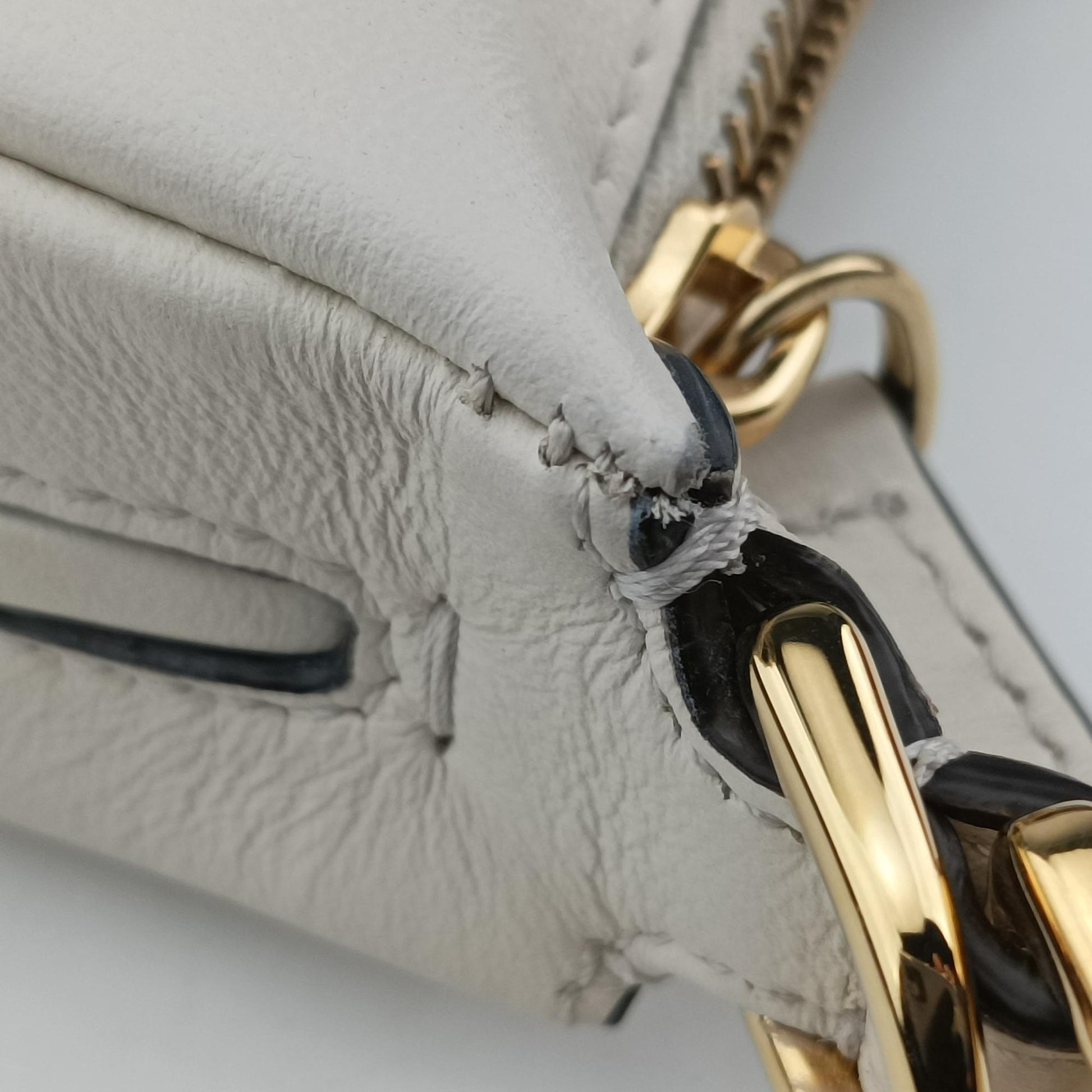 Nano Fendigraphy White Leather 7AS089 7AS089 A5DY 229.0189ナノ フェンディグラフィー ホワイト レザー 7AS089 7AS089 A5DY 229.0189