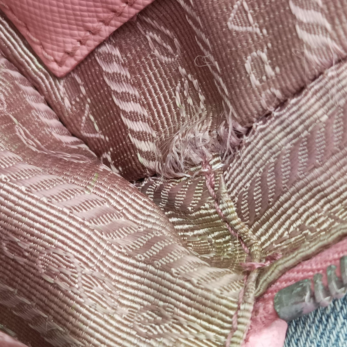 Ribbon Camera Pink Saffiano leather 1N1674 42 Iリボンカメラ ピンク サフィアーノレザー 1N1674 42 I