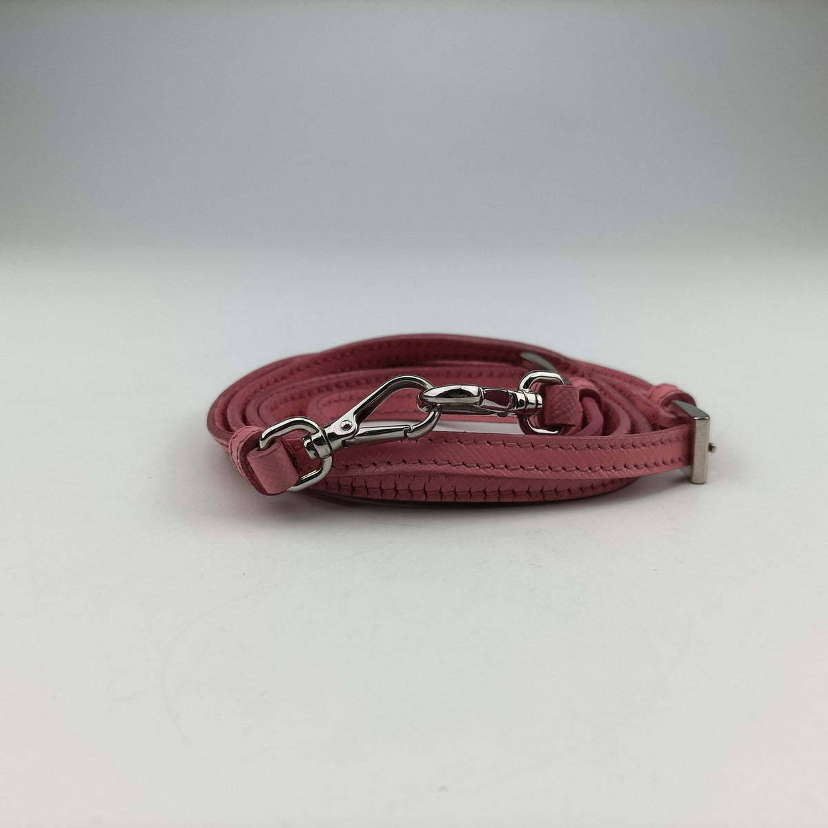 Ribbon Camera Pink Saffiano leather 1N1674 42 Iリボンカメラ ピンク サフィアーノレザー 1N1674 42 I
