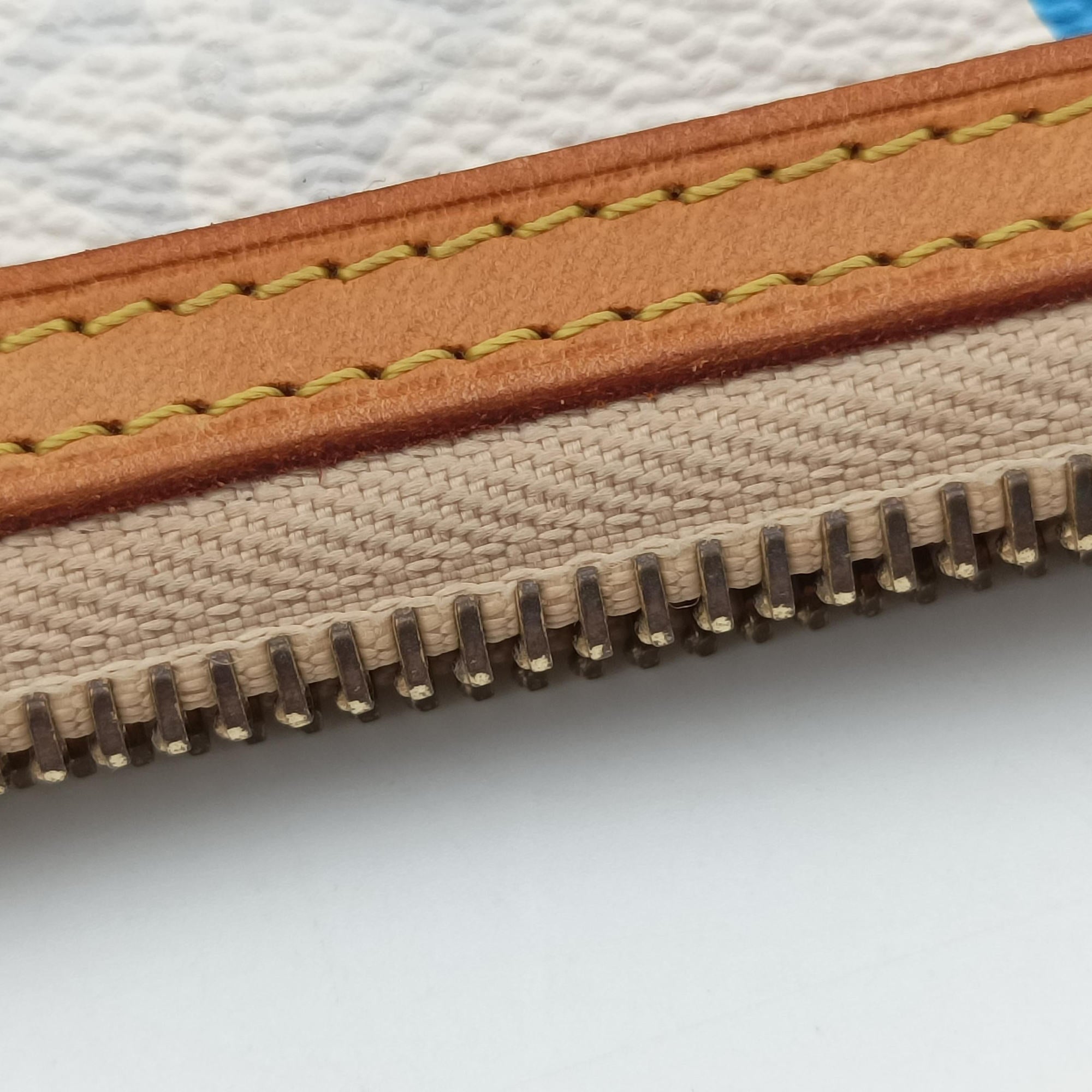 Pochette Mira MM Accessory Pouch white Monogram Multicolor M60096 AA3110ポシェット ミラ MM アクセサリーポーチ ブロン モノグラム マルチカラー M60096 AA3110