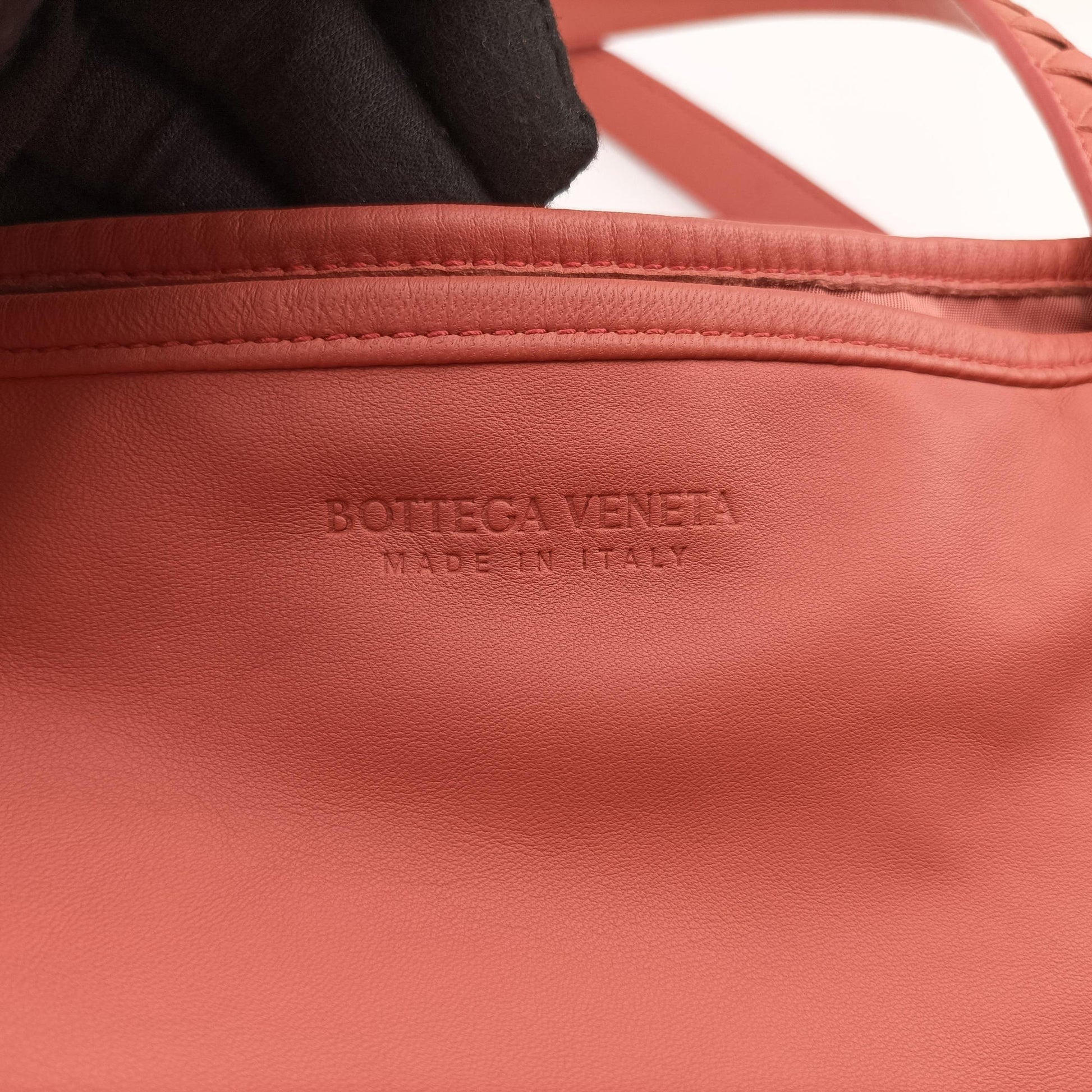 Intrecciato Coral Pink Lambskin IC Chipイントレチャート コーラルピンク ラムスキン ICチップ