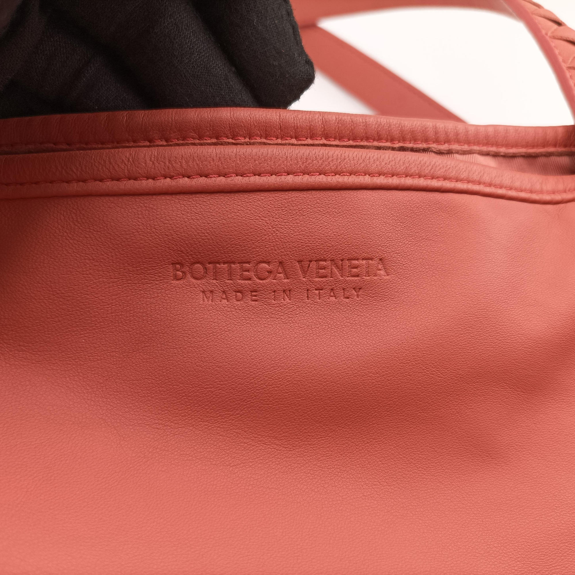Intrecciato Coral Pink Lambskin IC Chipイントレチャート コーラルピンク ラムスキン ICチップ