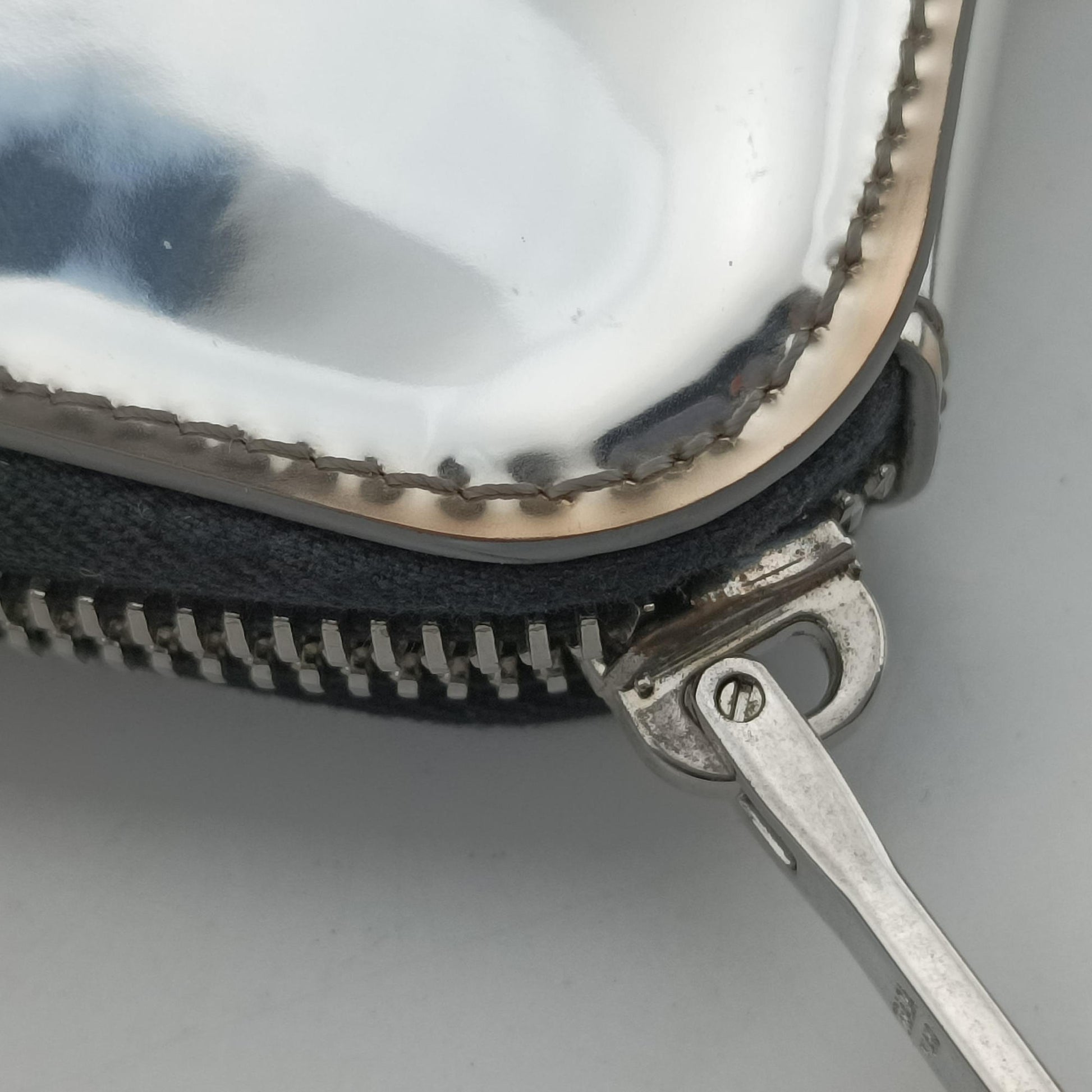 Triangle Logo Silver patent 230-Aトライアングルロゴ シルバー パテント 230-A