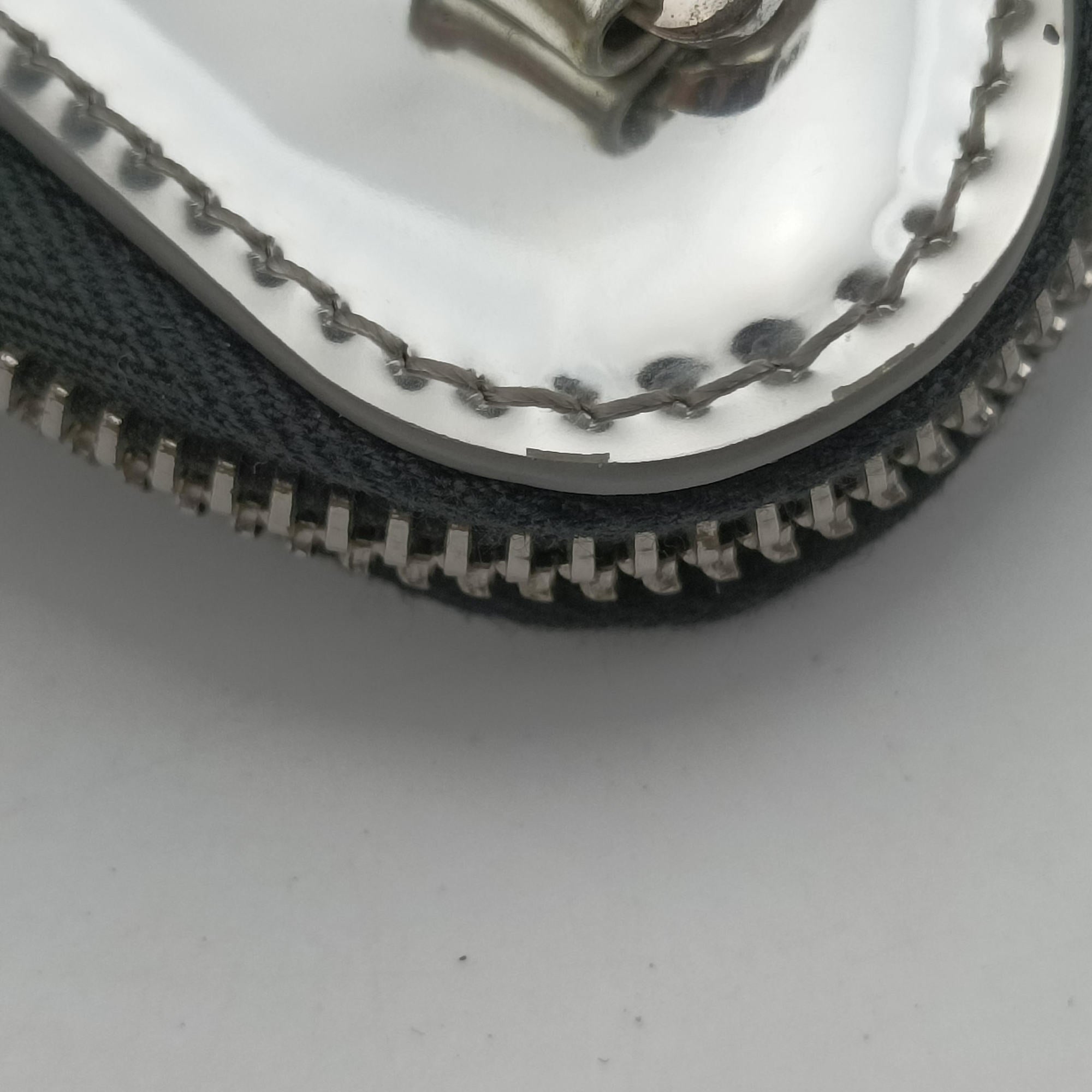 Triangle Logo Silver patent 230-Aトライアングルロゴ シルバー パテント 230-A