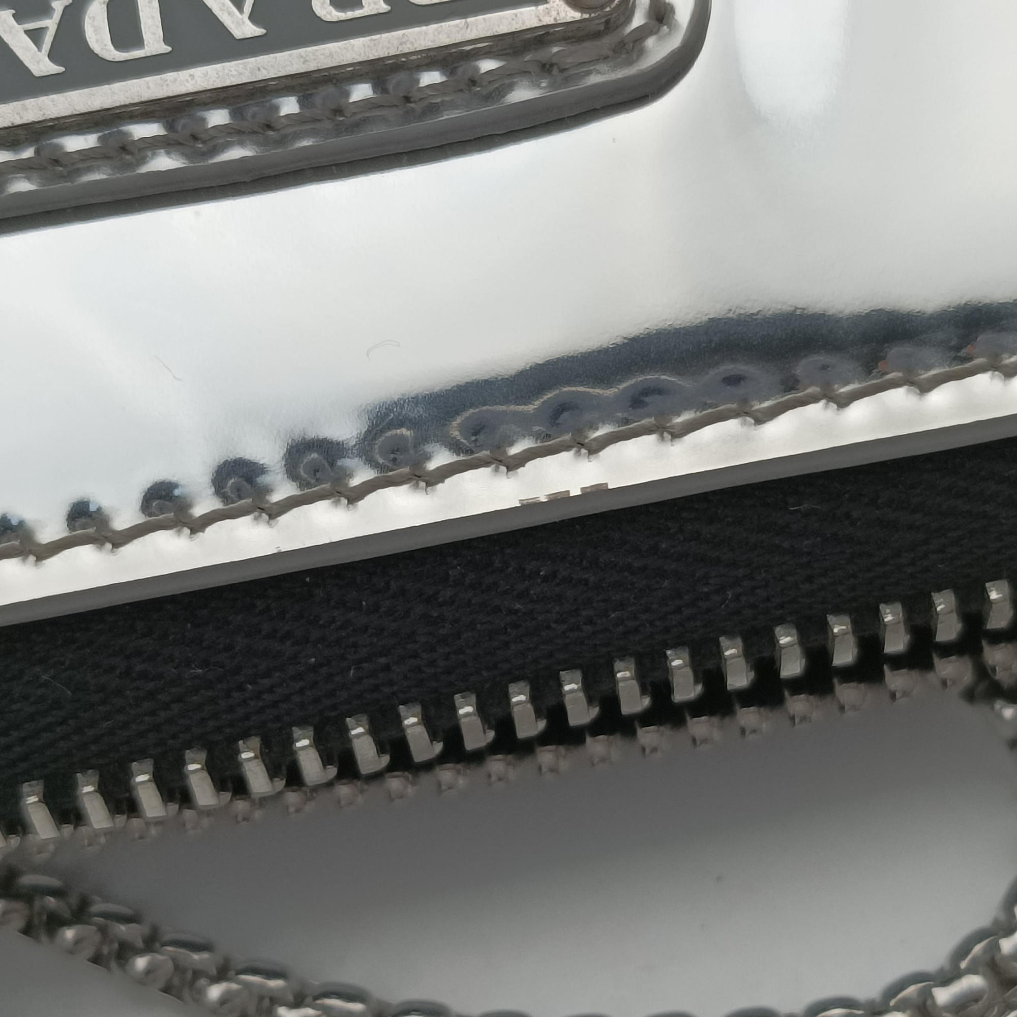 Triangle Logo Silver patent 230-Aトライアングルロゴ シルバー パテント 230-A