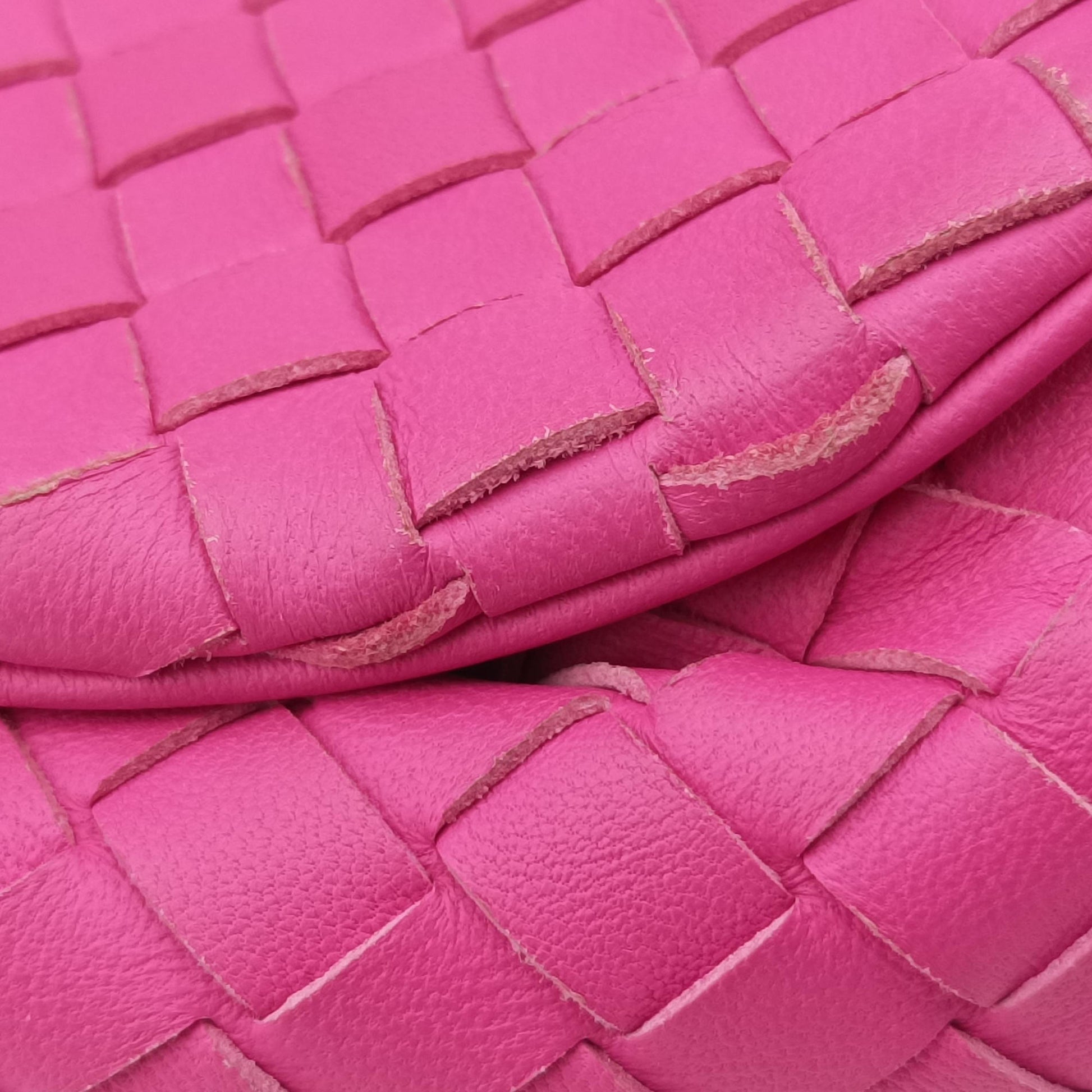 Intrecciato Rose lambskin B03182155Vイントレチャート ローズ レッド ラムスキン B03182155V