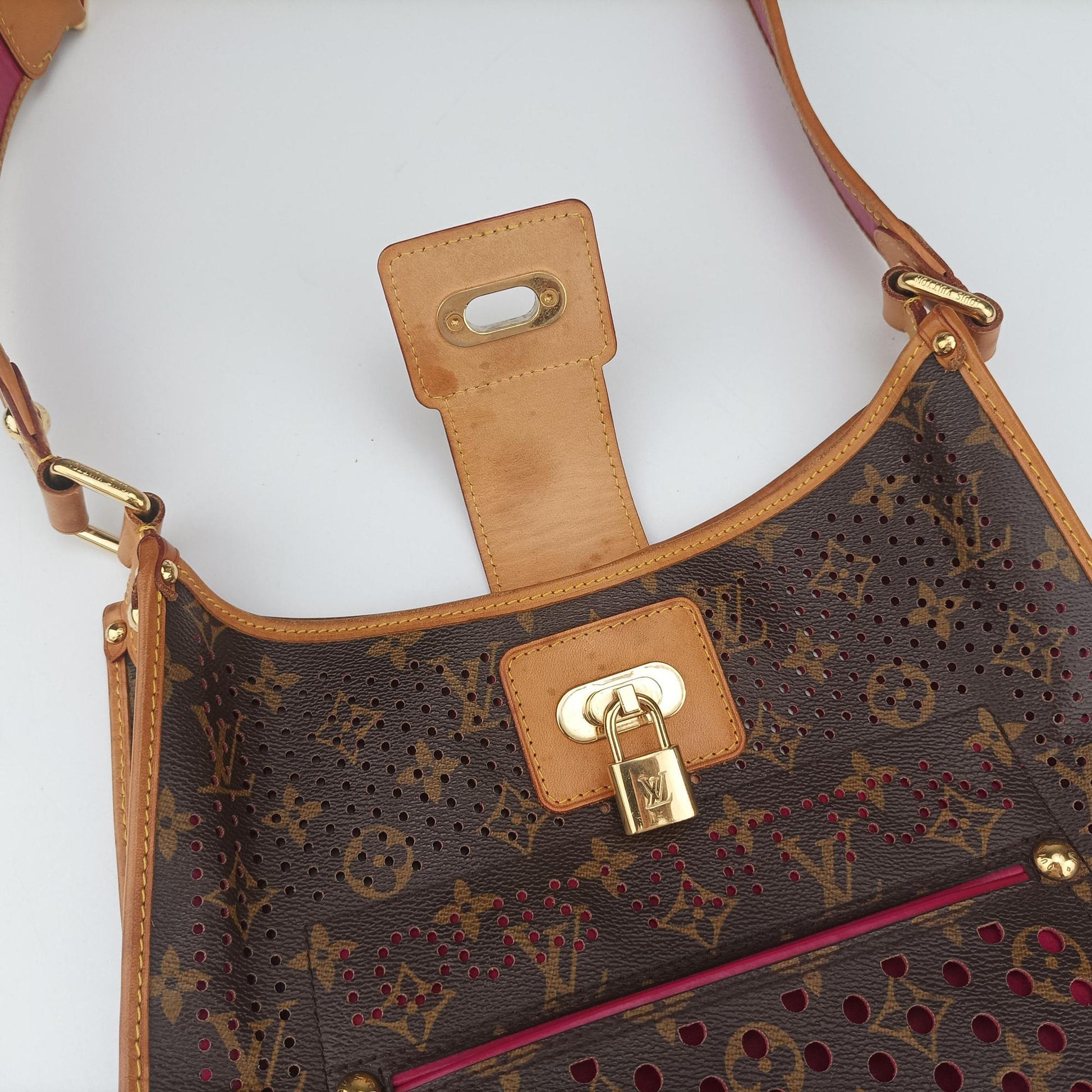 Musette brown×FUCHSIA Monogram Perforated M95172 Lot number unknownミュゼット モノグラム/ブラウン×フューシャ モノグラム ペルフォ M95172 製番不明