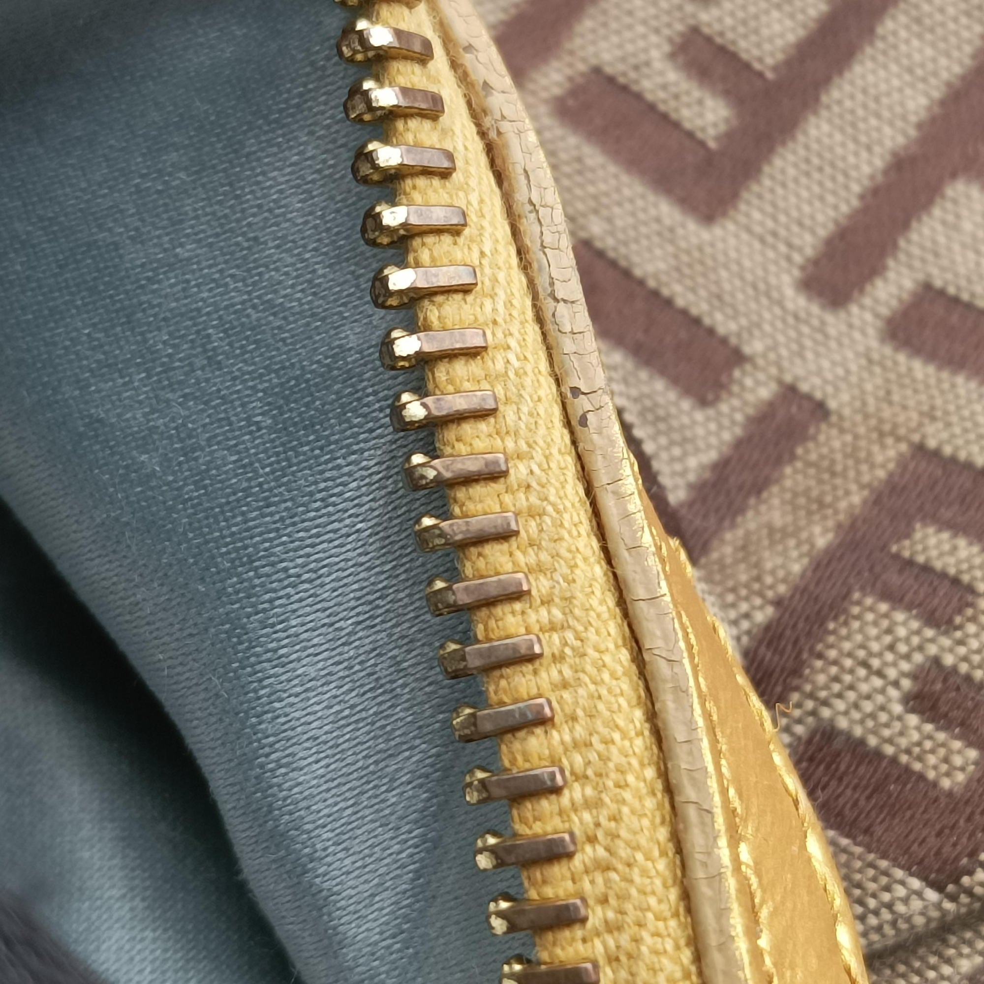 Zucchino Studded Tobacco Brown × Gold fabric 8BR594 8BR594-CQ8 108-2220ズッキーノ ビジュー タバコブラウン×ゴールド ジャガード 8BR594 8BR594-CQ8 108-2220