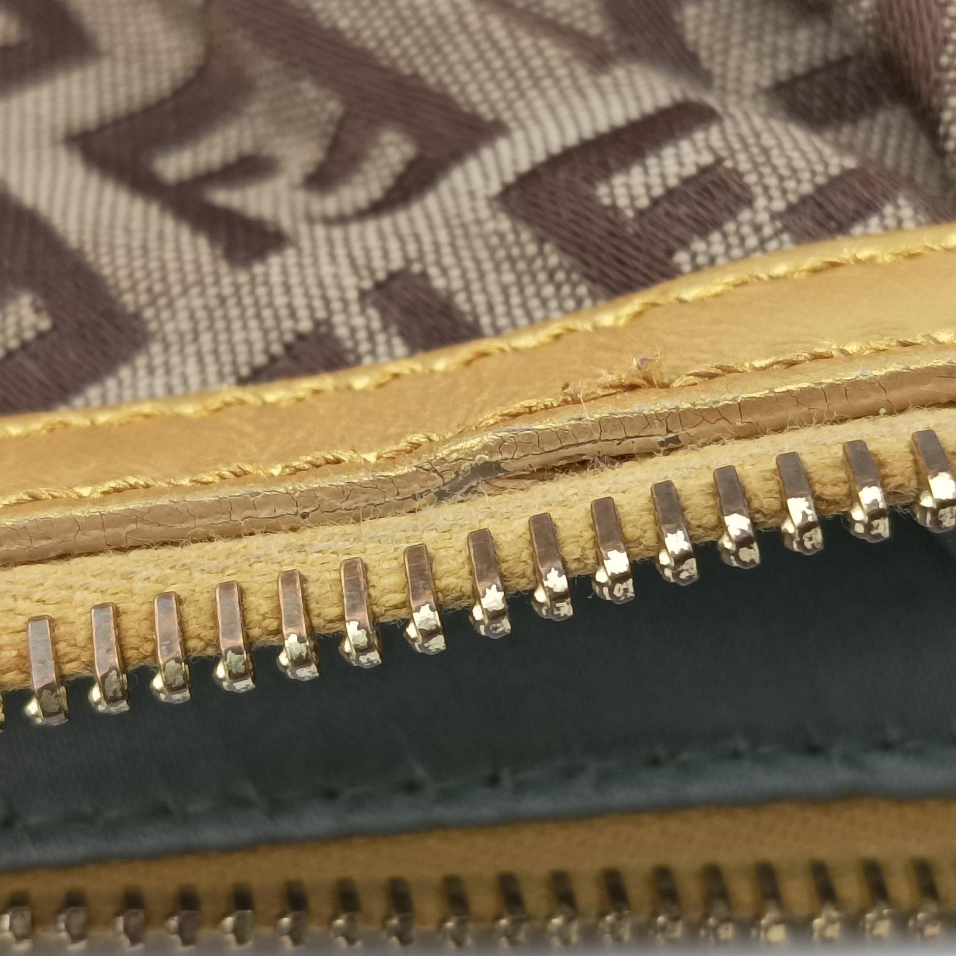 Zucchino Studded Tobacco Brown × Gold fabric 8BR594 8BR594-CQ8 108-2220ズッキーノ ビジュー タバコブラウン×ゴールド ジャガード 8BR594 8BR594-CQ8 108-2220