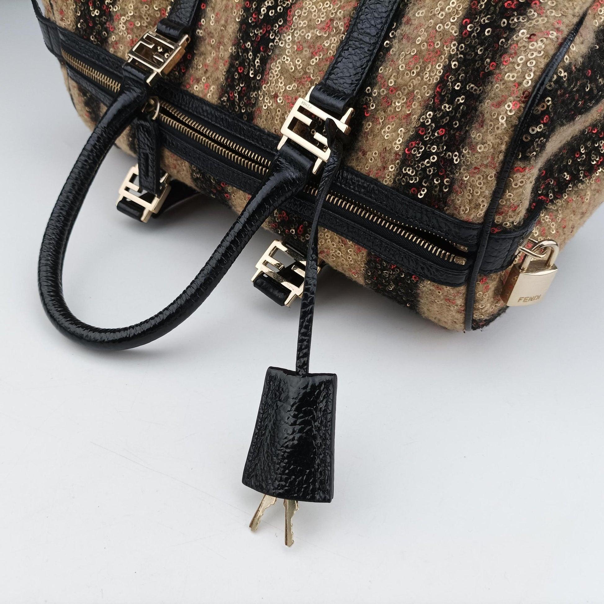 Forever Bauletto Black Sequin-embellished wool striped fabric × patent 8BL098 2305/8BL098/ZGE/089フォーエバー バウレット ブラック スパンコール刺繍 ウールファブリック × パテント 8BL098 2305/8BL098/ZGE/089