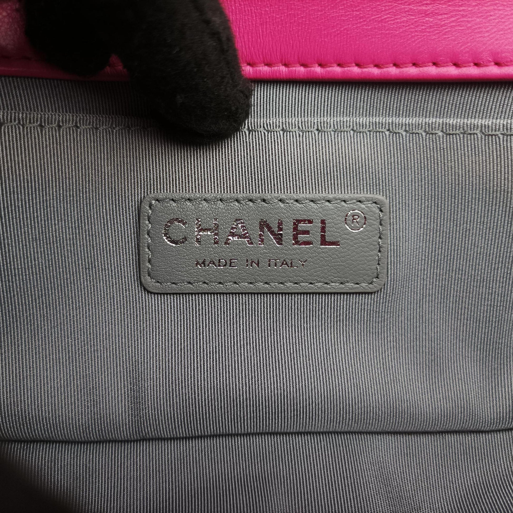 BOY CHANEL Rose velour A67416 18369929ボーイシャネル ローズ レッド ベロア A67416 18369929