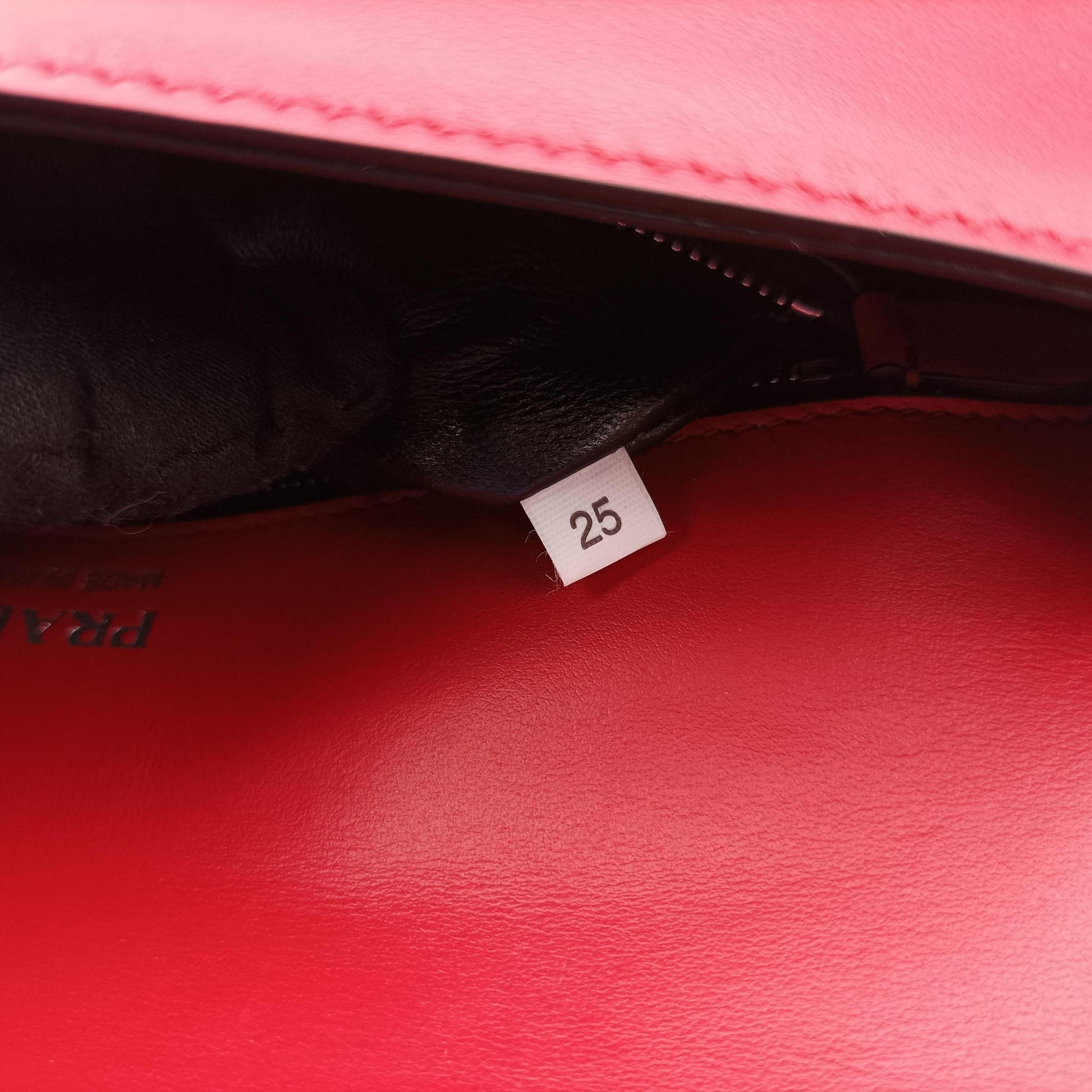 COGNAC N Red × black Leather 1BD166 25コニャック レッド × ブラック レザー 1BD166 25