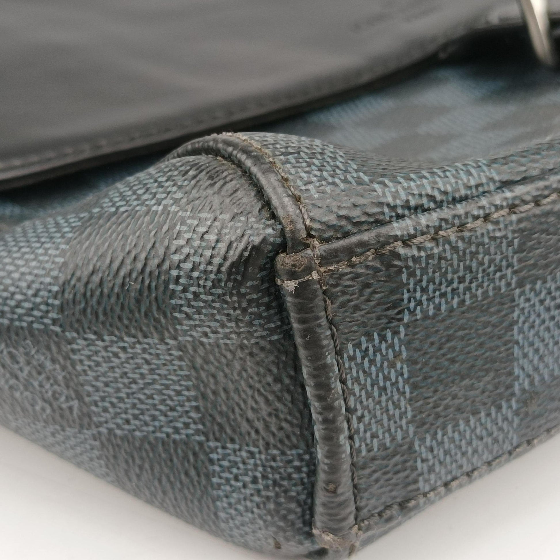 Newport Messenger PM black×navy Damier Cobalt N41587 DR1126ニューポート メッセンジャーPM ブラック×ネイビー ダミエ コバルト N41587 DR1126