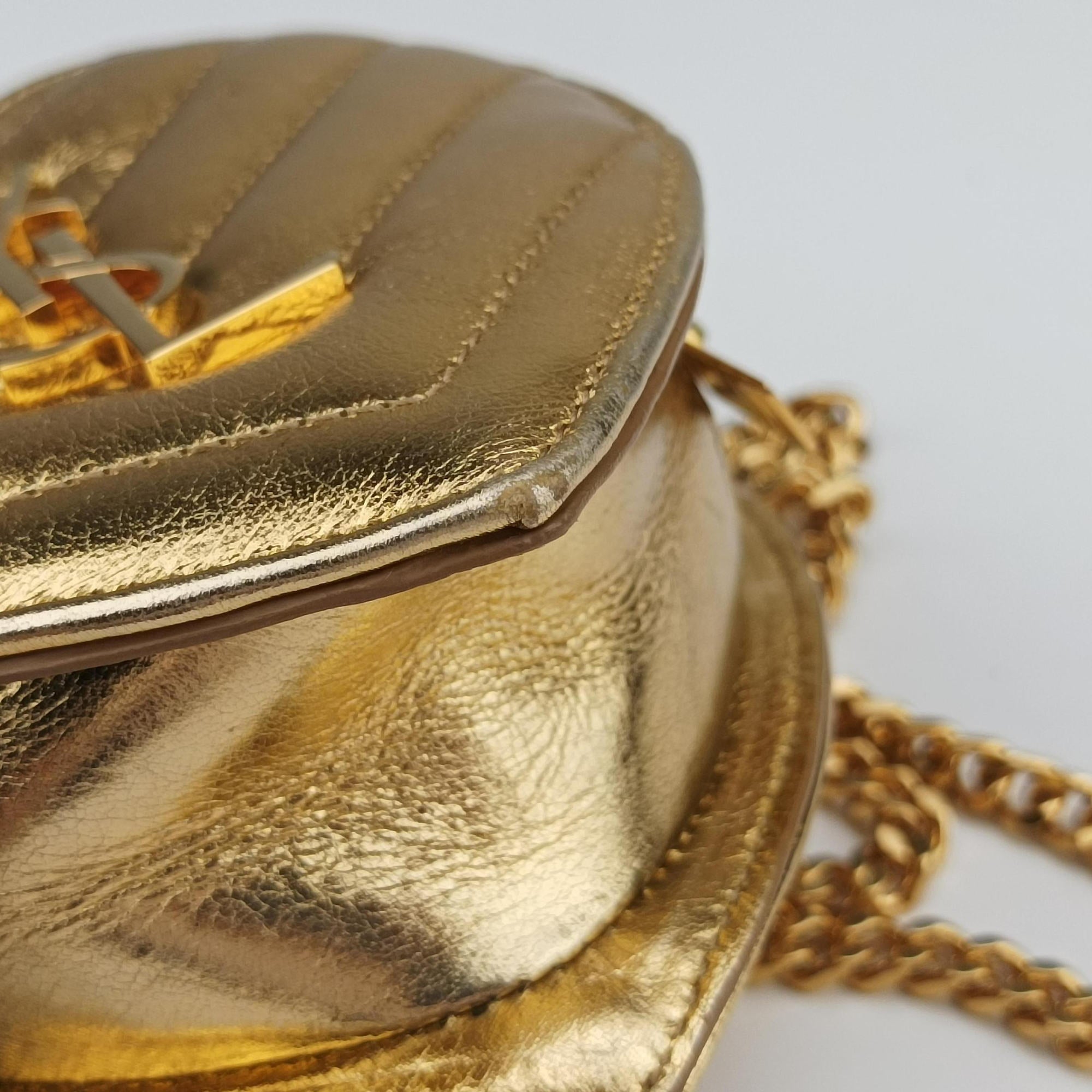 Love heart V stitch Golden Leather 448050 VLR448050.0616ラブハート Vステッチ ゴールド レザー 448050 VLR448050.0616