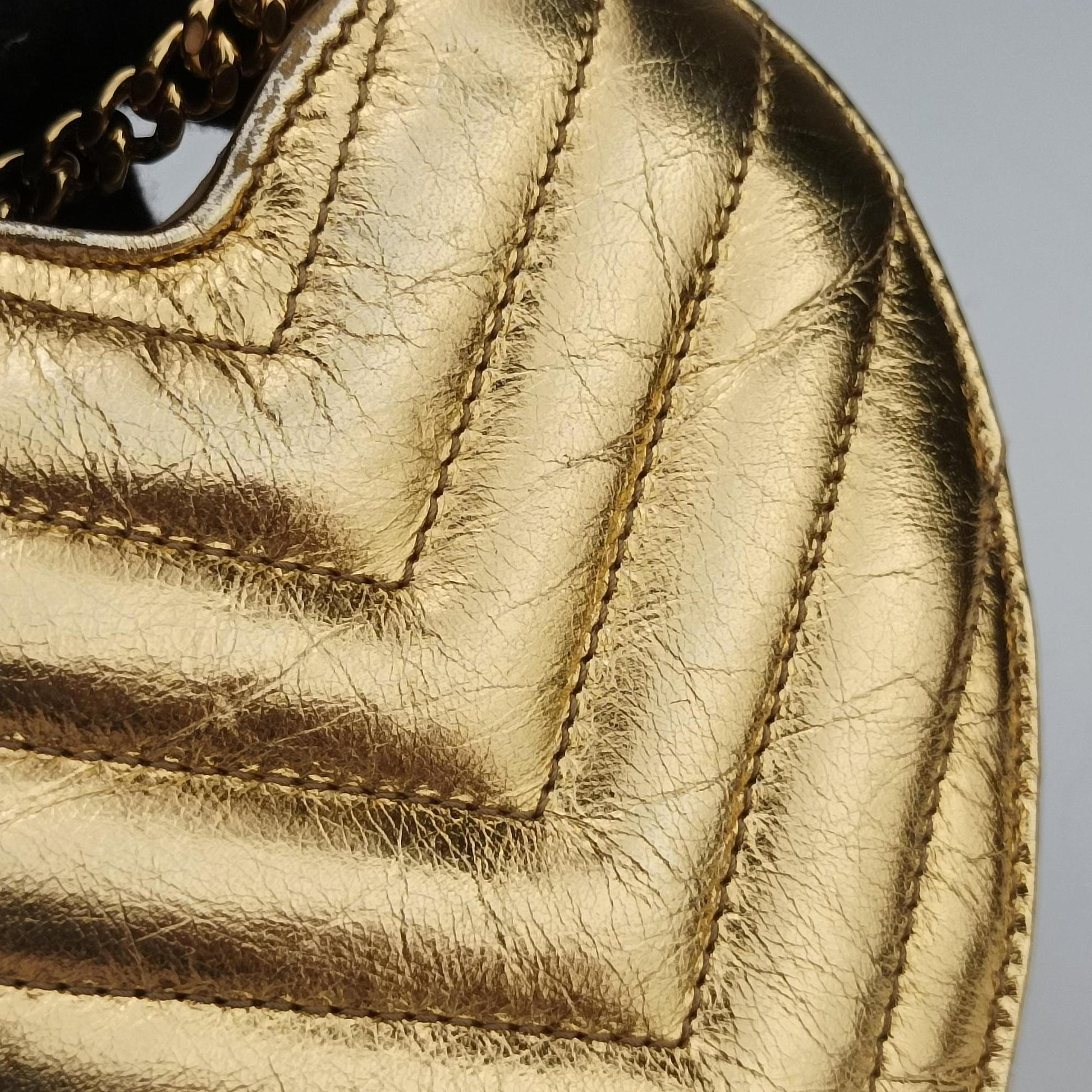 Love heart V stitch Golden Leather 448050 VLR448050.0616ラブハート Vステッチ ゴールド レザー 448050 VLR448050.0616