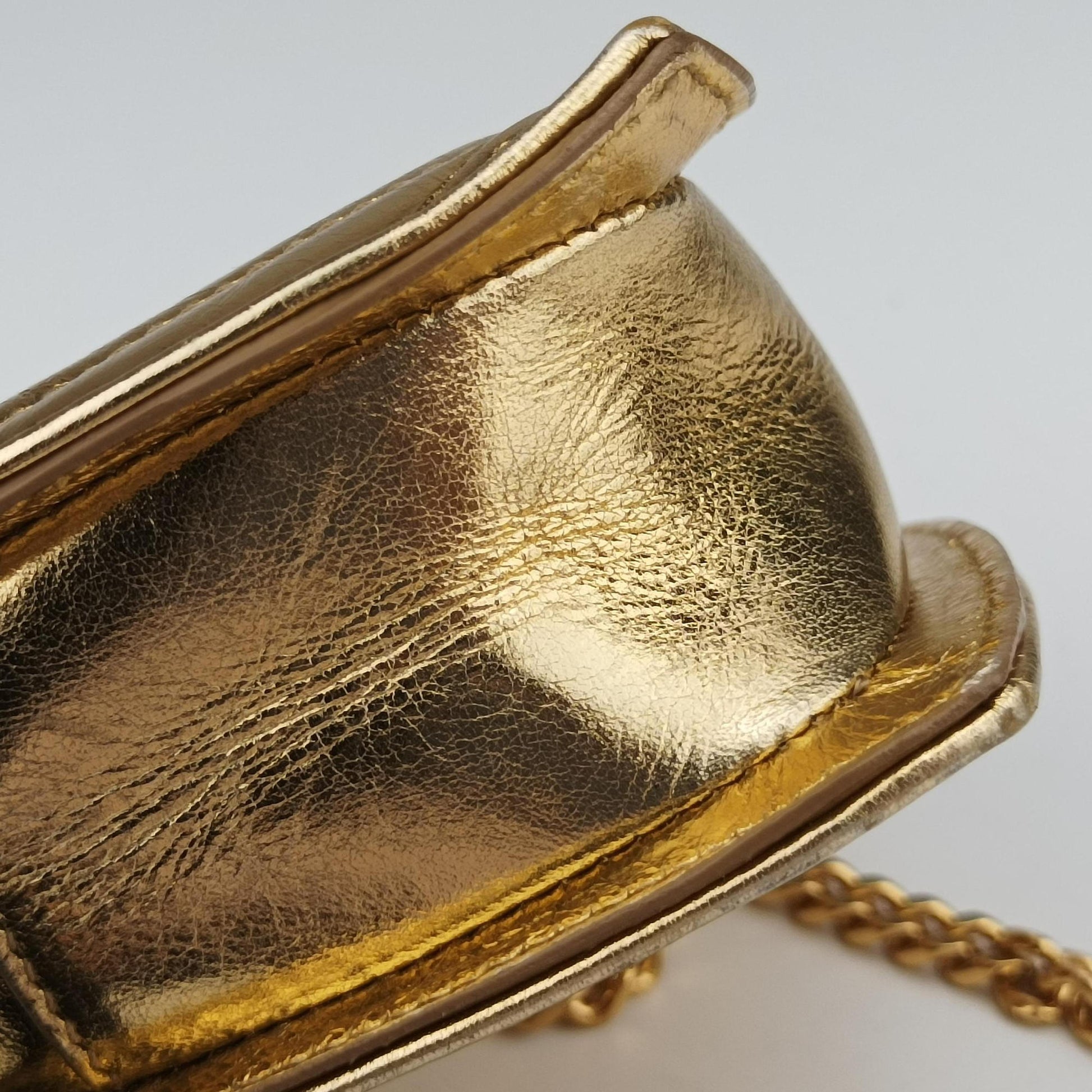 Love heart V stitch Golden Leather 448050 VLR448050.0616ラブハート Vステッチ ゴールド レザー 448050 VLR448050.0616