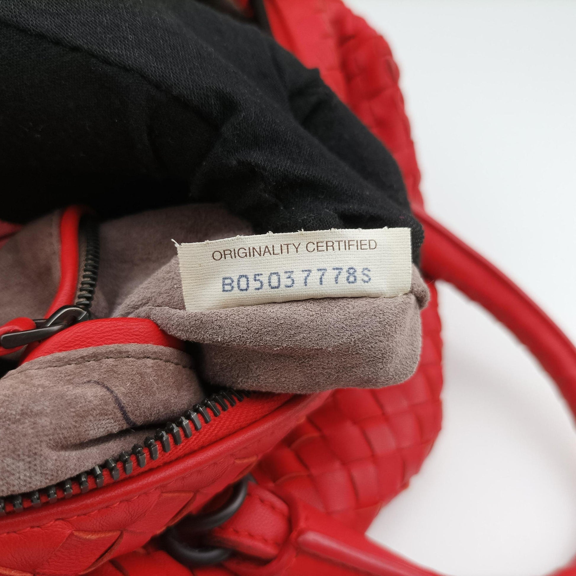 Intrecciato Red lambskin B05037778Sイントレチャート レッド ラムスキン B05037778S