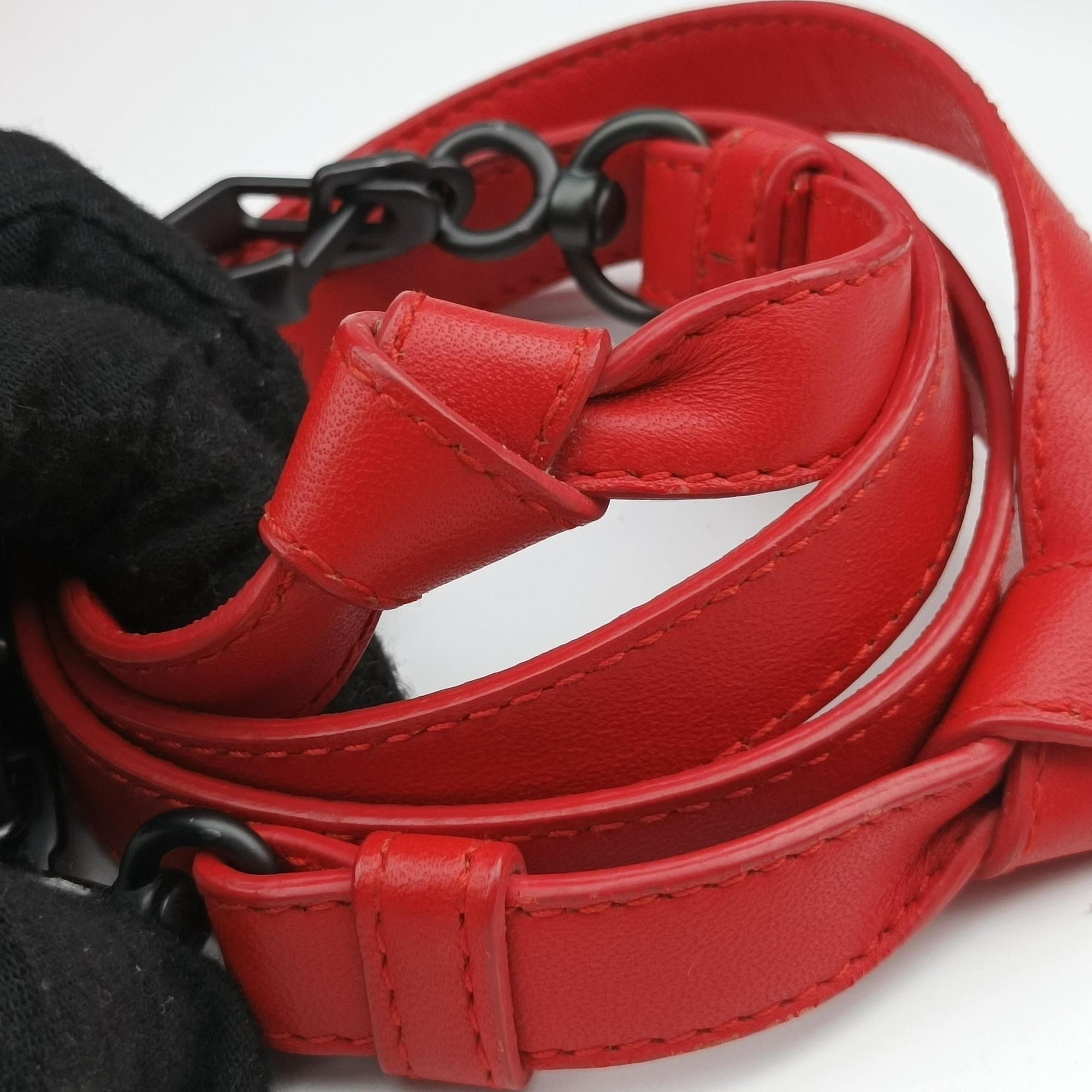 Intrecciato Red lambskin B05037778Sイントレチャート レッド ラムスキン B05037778S