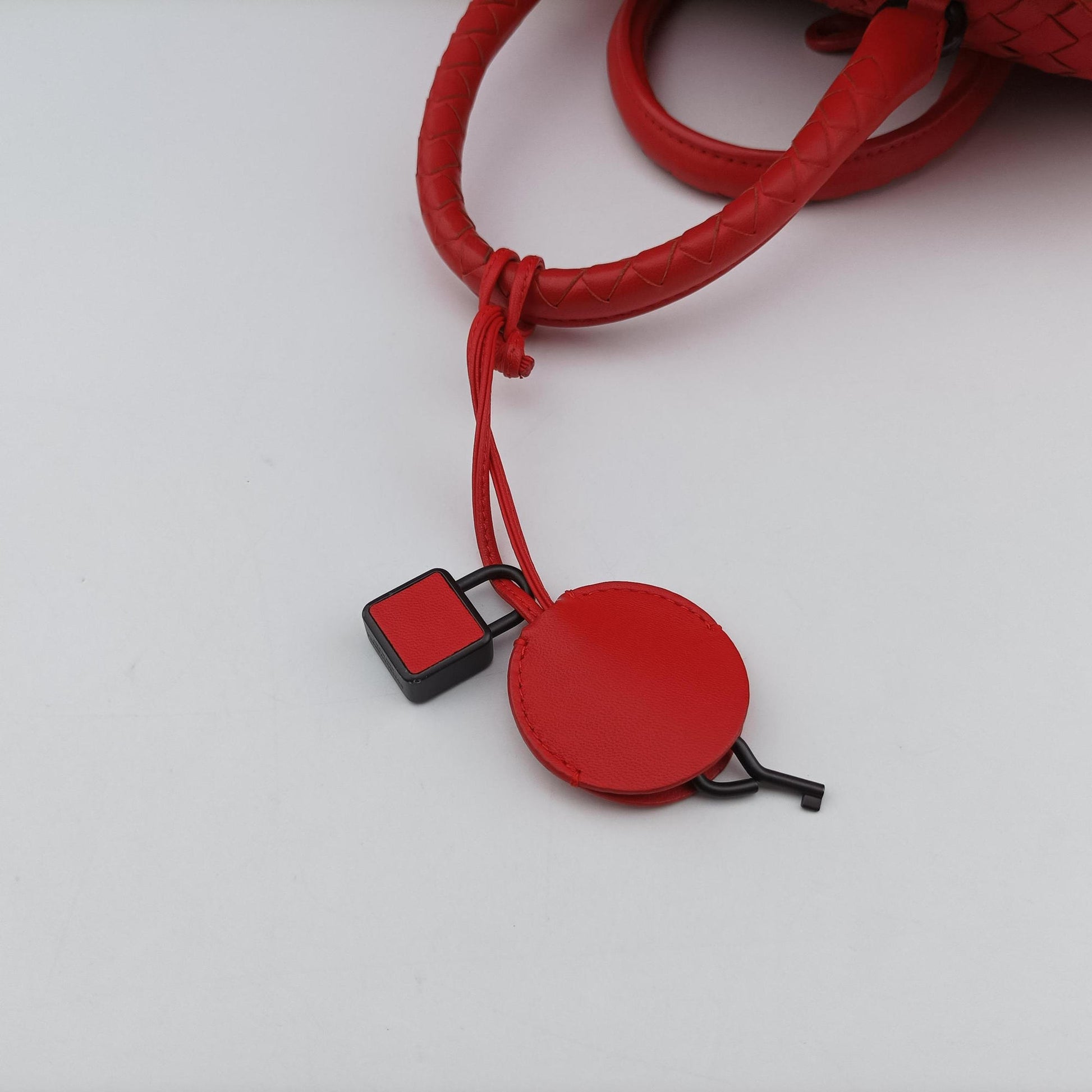 Intrecciato Red lambskin B05037778Sイントレチャート レッド ラムスキン B05037778S
