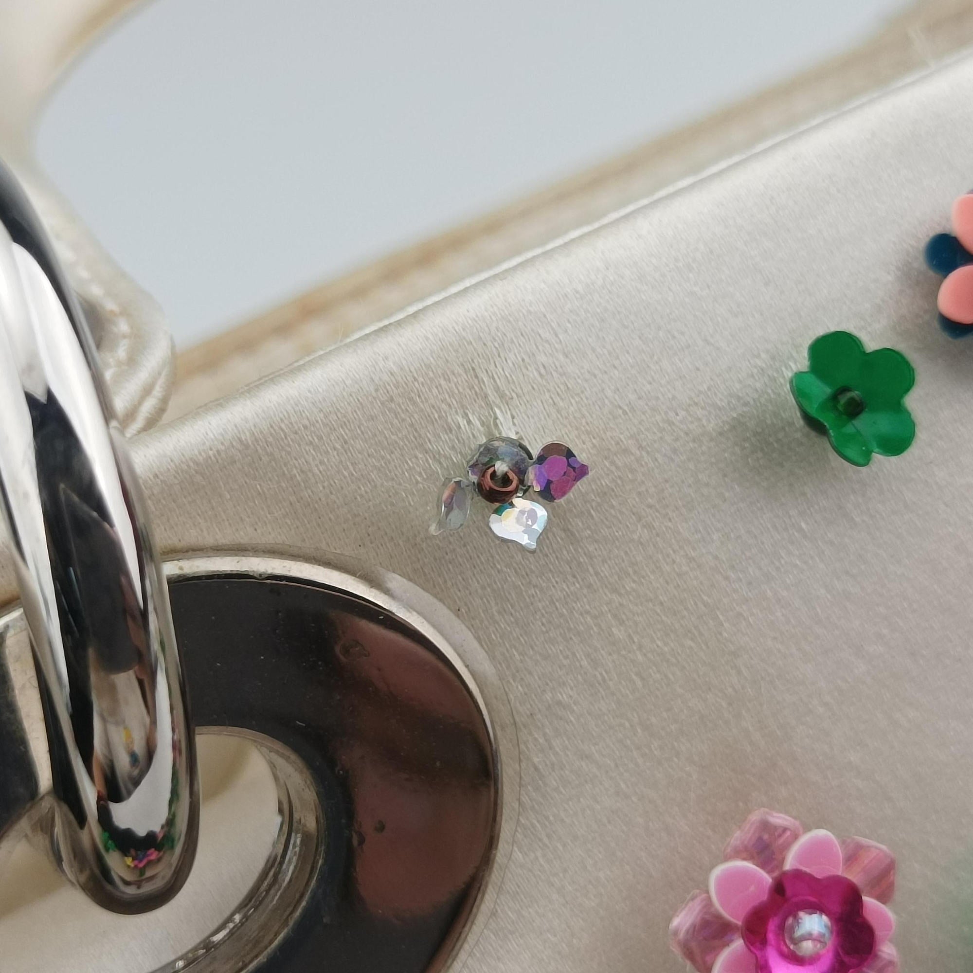 Lady Dior White×Multicolor Satin × Sequin × Bead Embellishments 02-MA-0194レディディオール ホワイト×マルチカラー サテン ×スパンコール×ビーズ刺繍  02-MA-0194