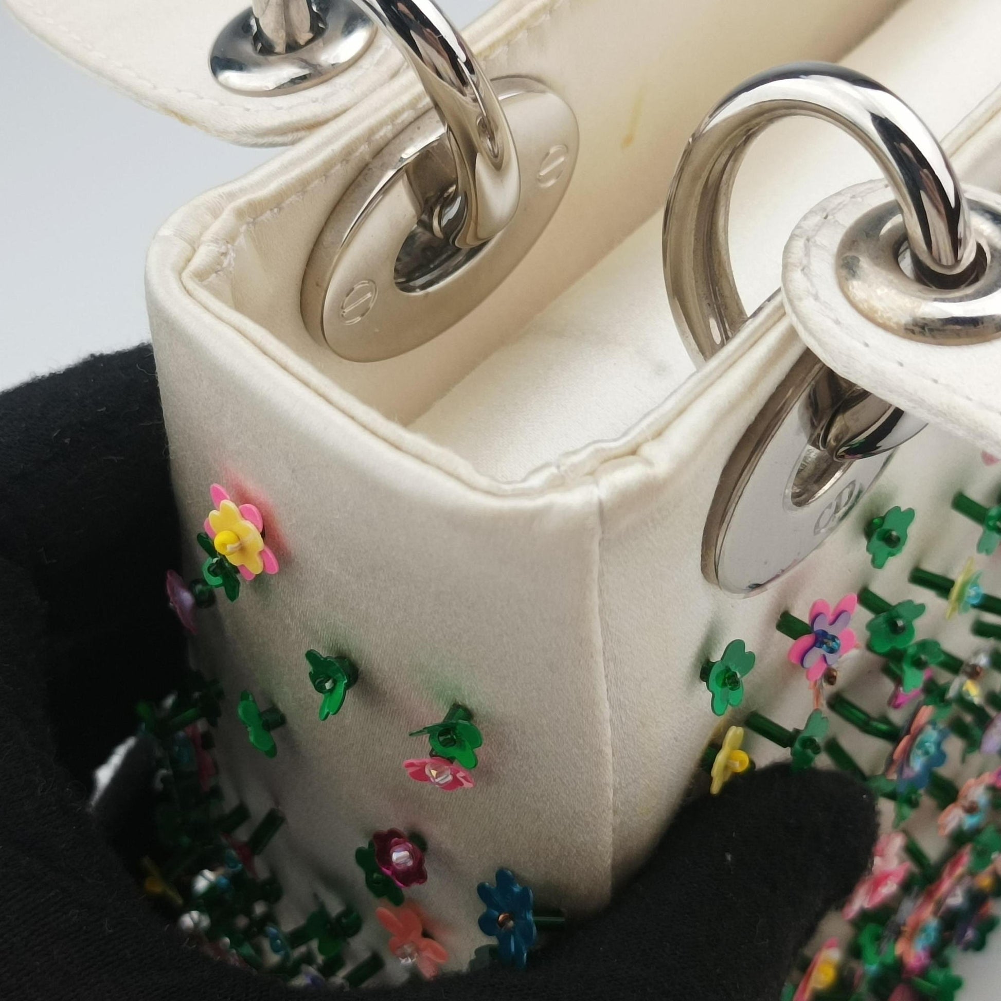 Lady Dior White×Multicolor Satin × Sequin × Bead Embellishments 02-MA-0194レディディオール ホワイト×マルチカラー サテン ×スパンコール×ビーズ刺繍  02-MA-0194