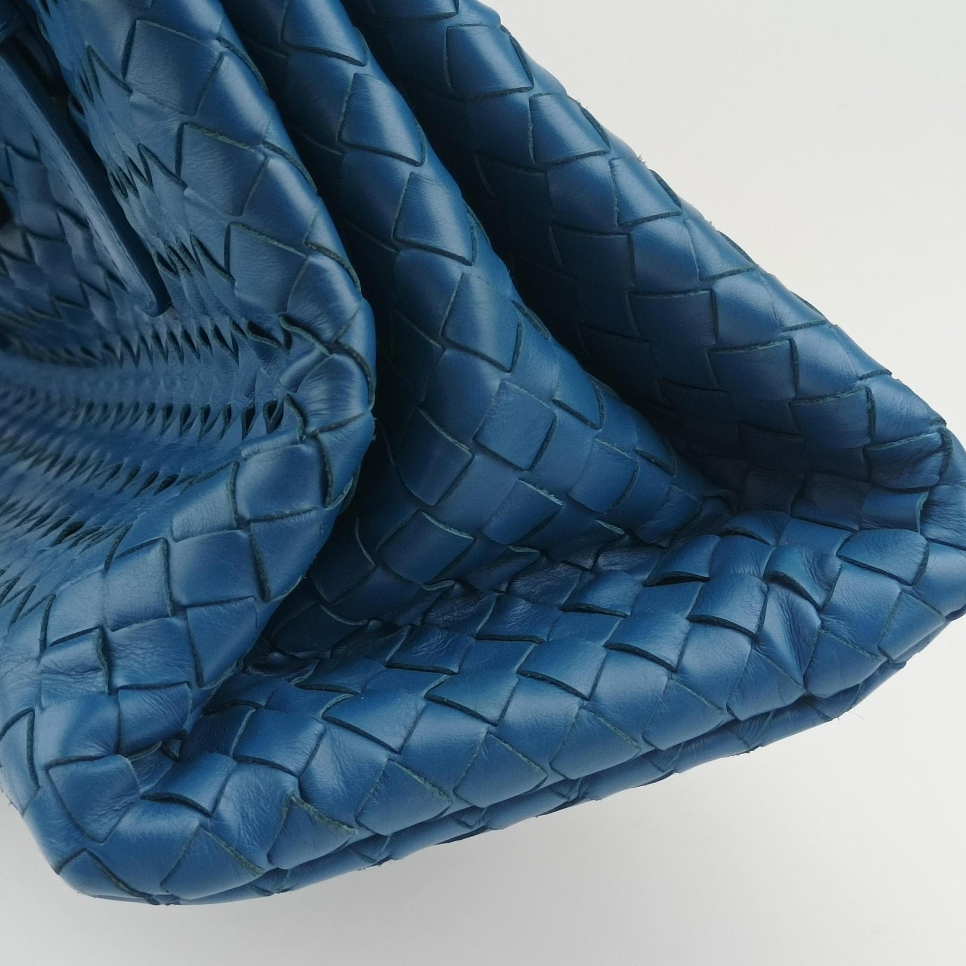 Roma Intrecciato Blue lambskin B02460518Fローマ イントレチャート ブルー ラムスキン B02460518F