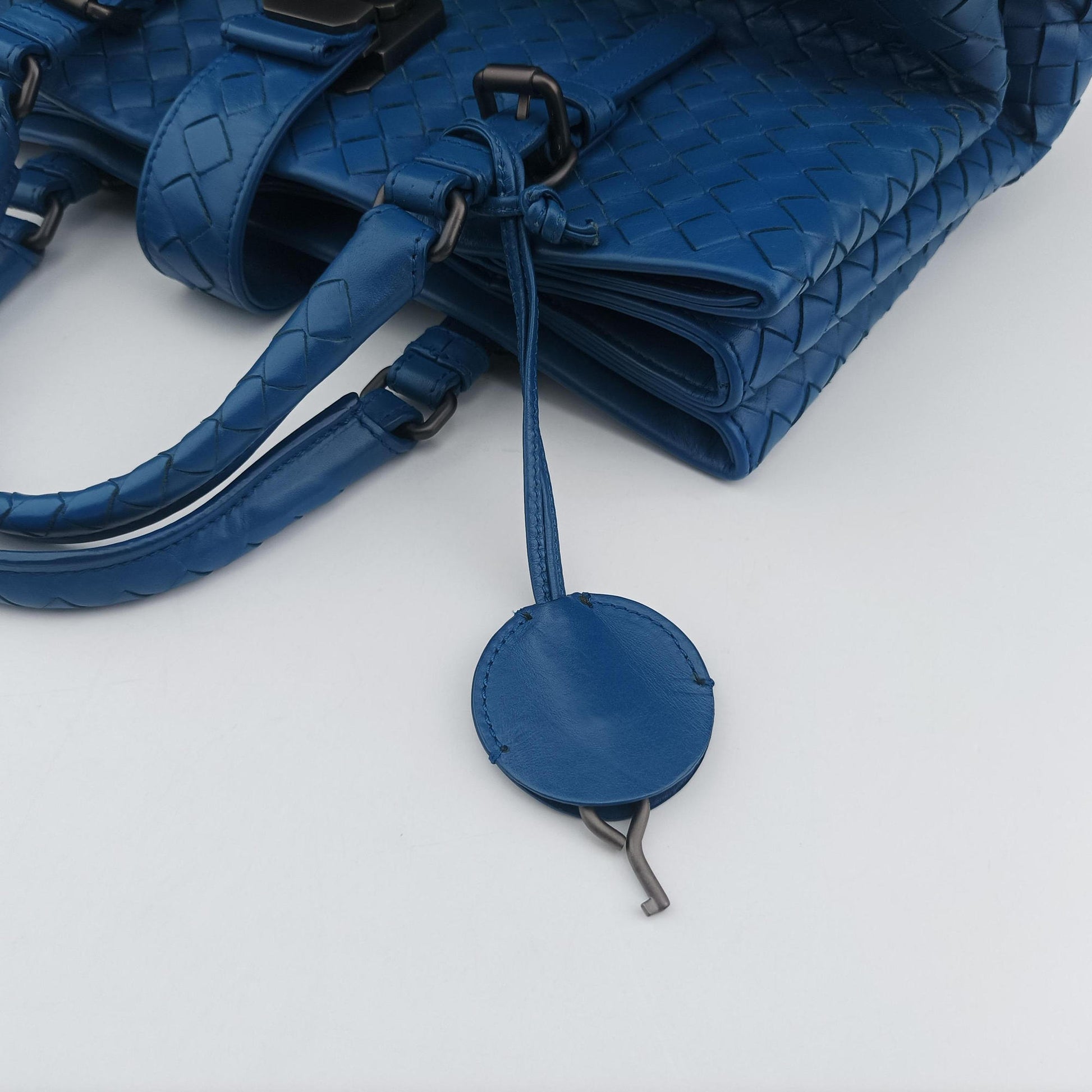 Roma Intrecciato Blue lambskin B02460518Fローマ イントレチャート ブルー ラムスキン B02460518F