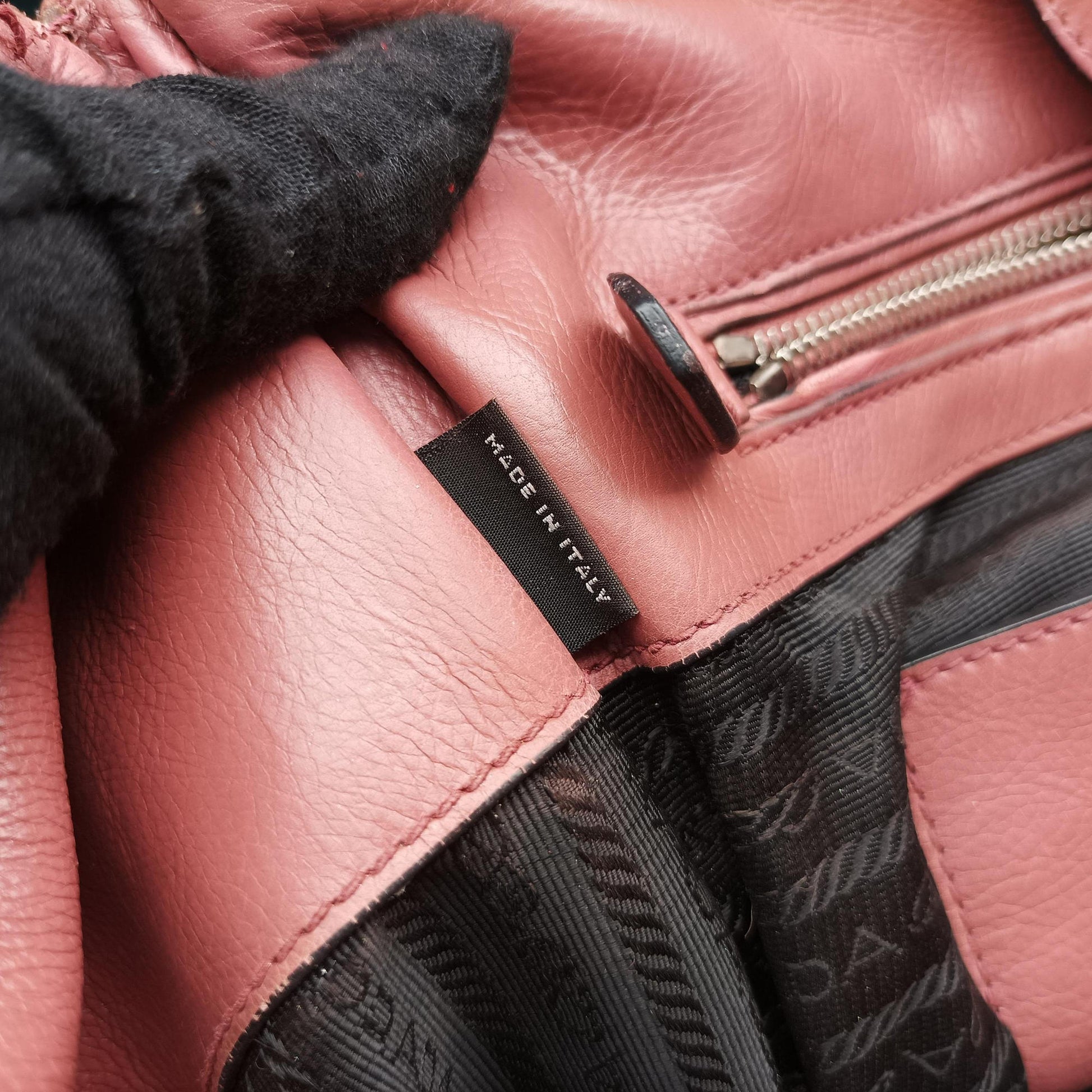 Twin Pocket Winged Tote Pink Leather BN2619 103ツイン ポケット ウィング トート ピンク レザー BN2619 103