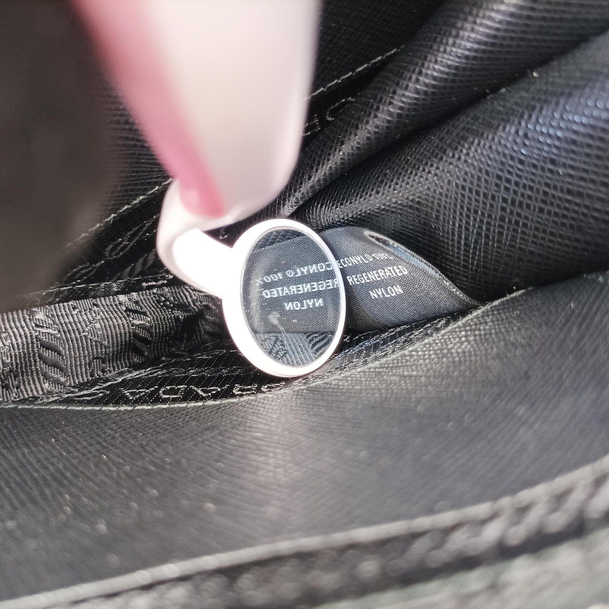 Triangle Logo Plate Black SAFFIANO Leather 1NR015 62トライアングルロゴ ブラック サフィアーノレザー 1NR015 62
