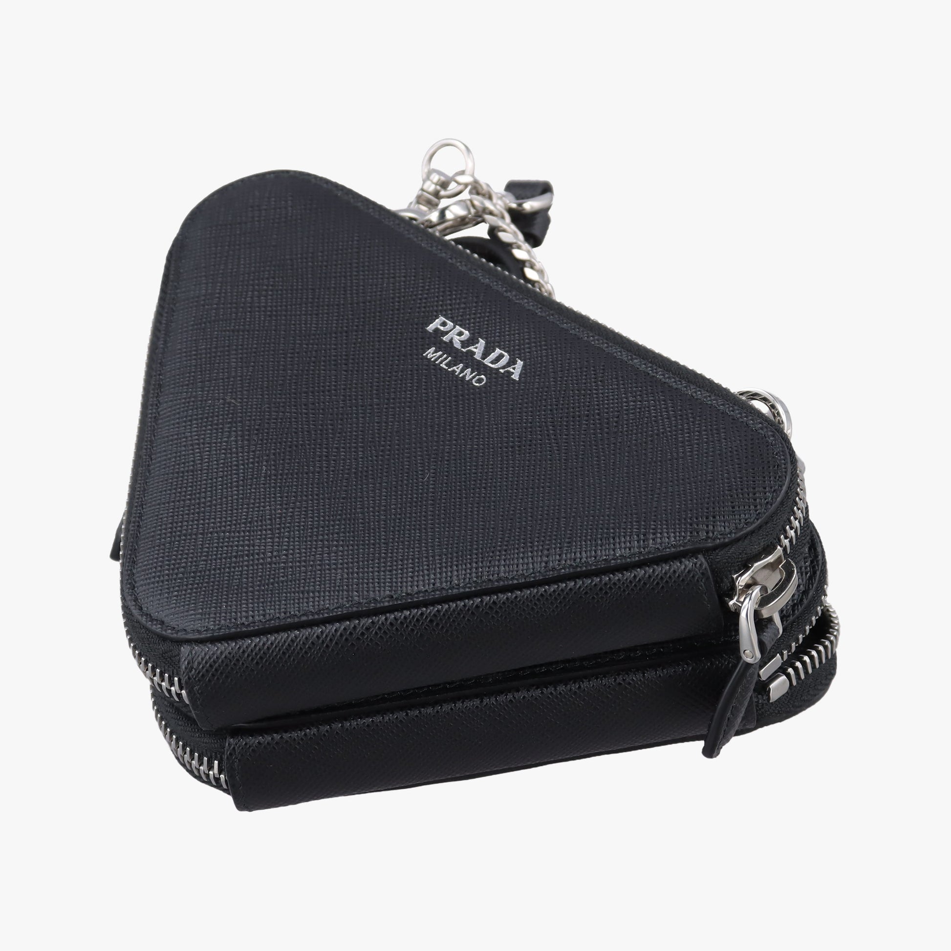 Triangle Logo Plate Black SAFFIANO Leather 1NR015 62トライアングルロゴ ブラック サフィアーノレザー 1NR015 62