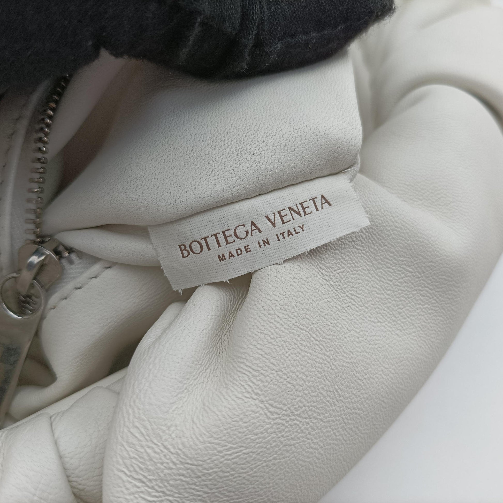 The Pouch White lambskin B08870035Jザ ポーチ ホワイト ラムスキン B08870035J