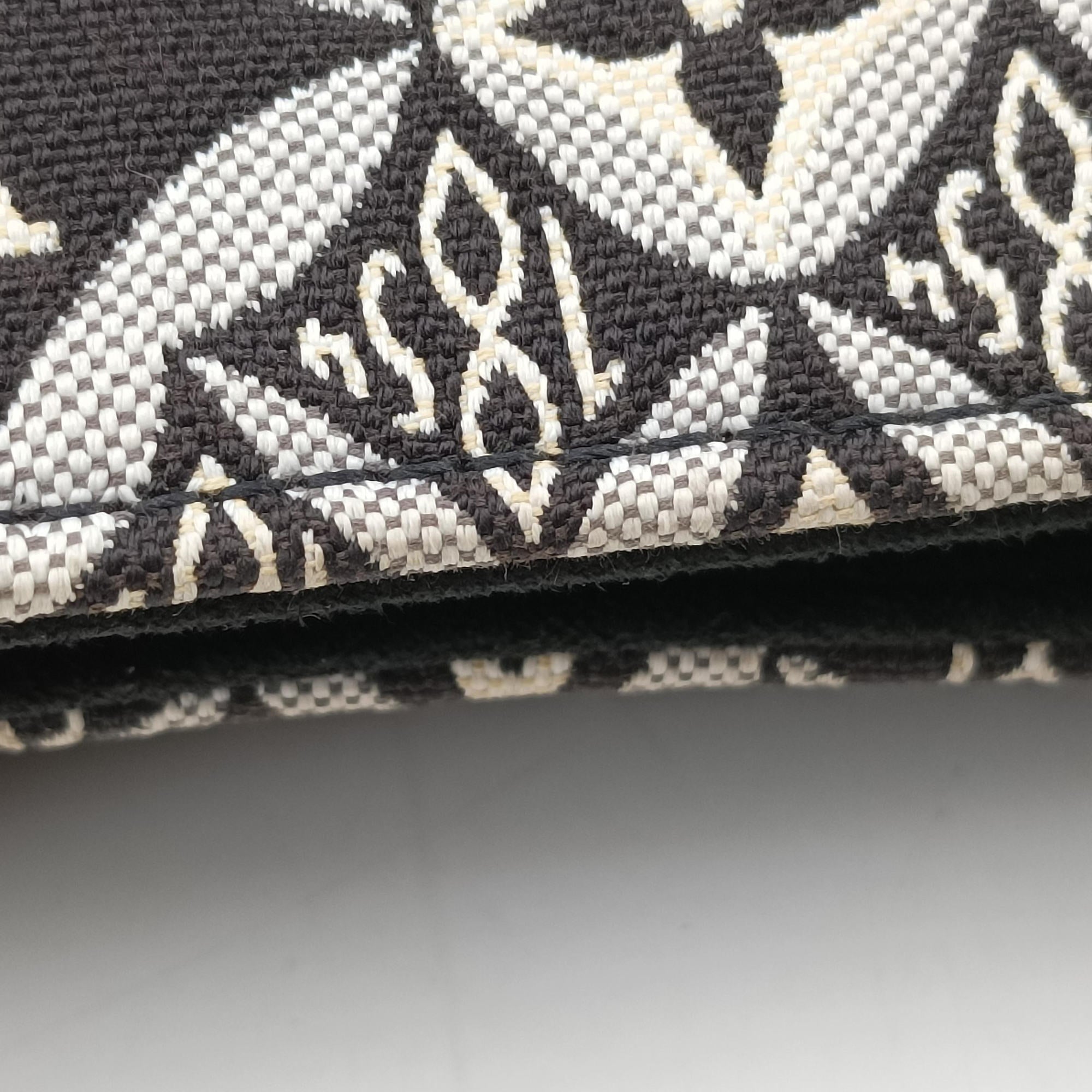 SINCE1854 On the Go GM Black×White jacquard canvas x leather M57207 FL4270 IC ChipSINCE1854 オンザゴーGM　 ブラック×ホワイト ジャガードキャンバス×レザー M57207 FL4270 ICチップ