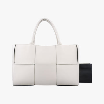 The Arcotote White lambskin B09451656Wザ アルコトート ホワイト ラムスキン B09451656W