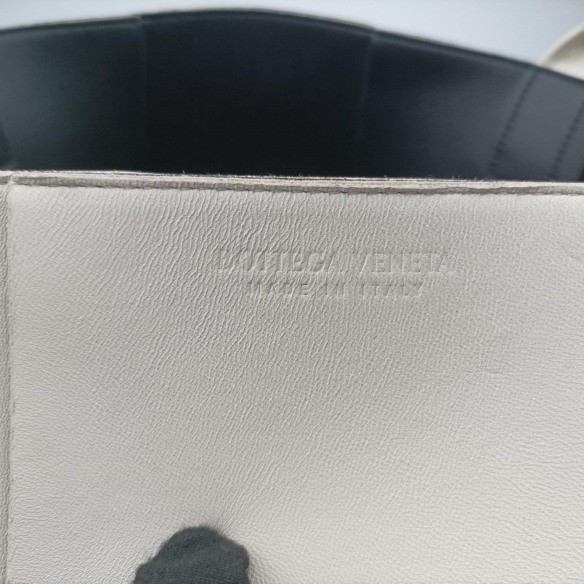 The Arcotote White lambskin B09451656Wザ アルコトート ホワイト ラムスキン B09451656W