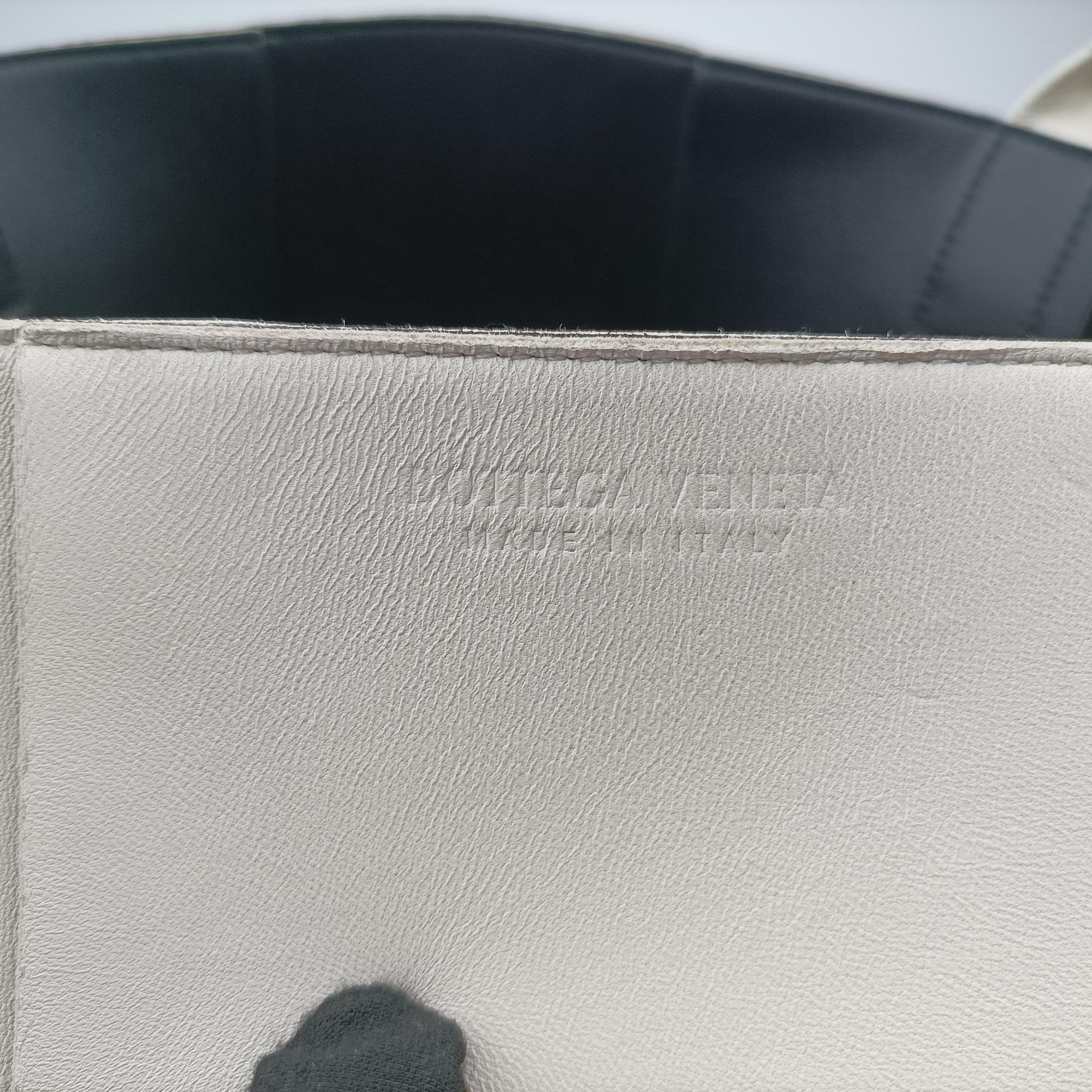 The Arcotote White lambskin B09451656Wザ アルコトート ホワイト ラムスキン B09451656W