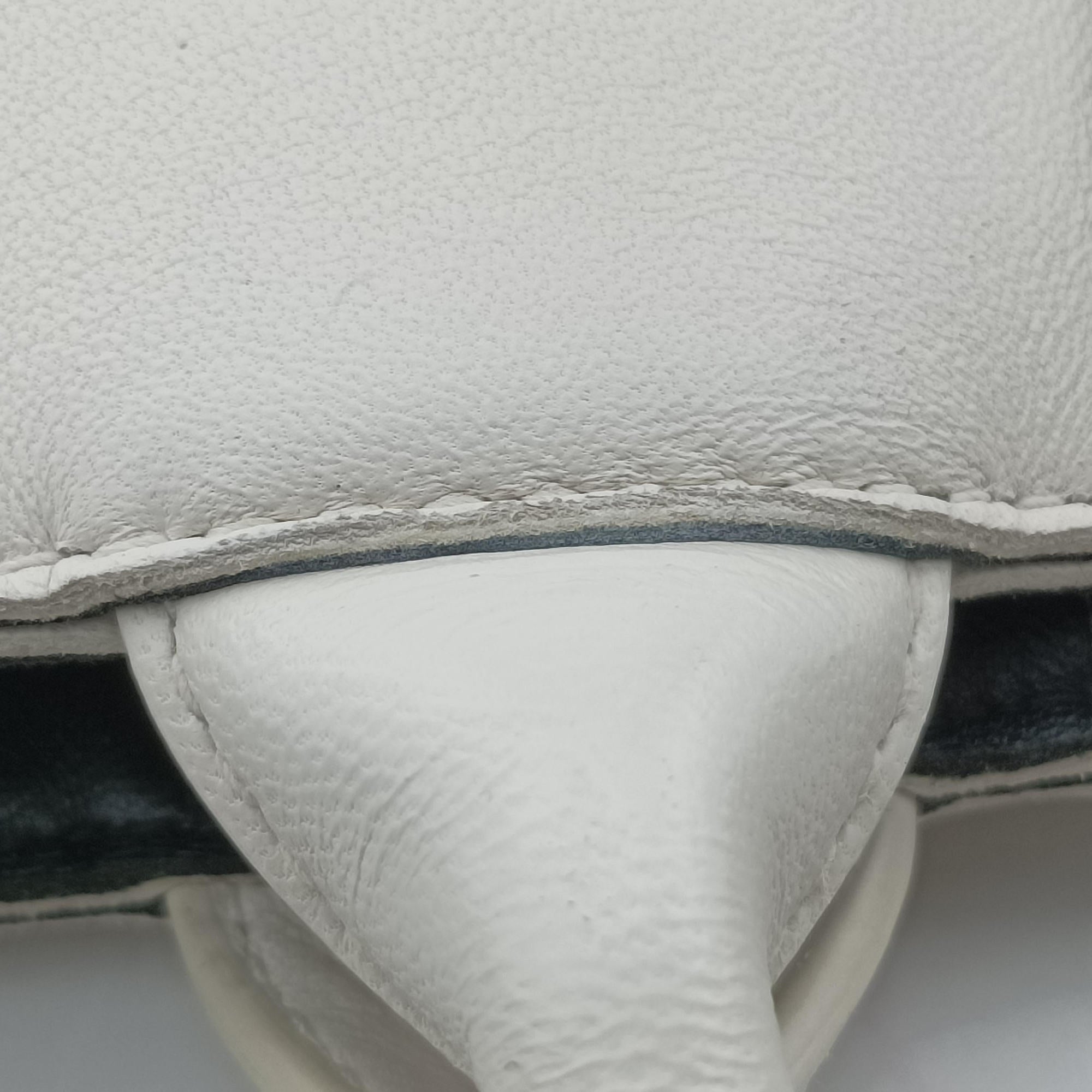 The Arcotote White lambskin B09451656Wザ アルコトート ホワイト ラムスキン B09451656W