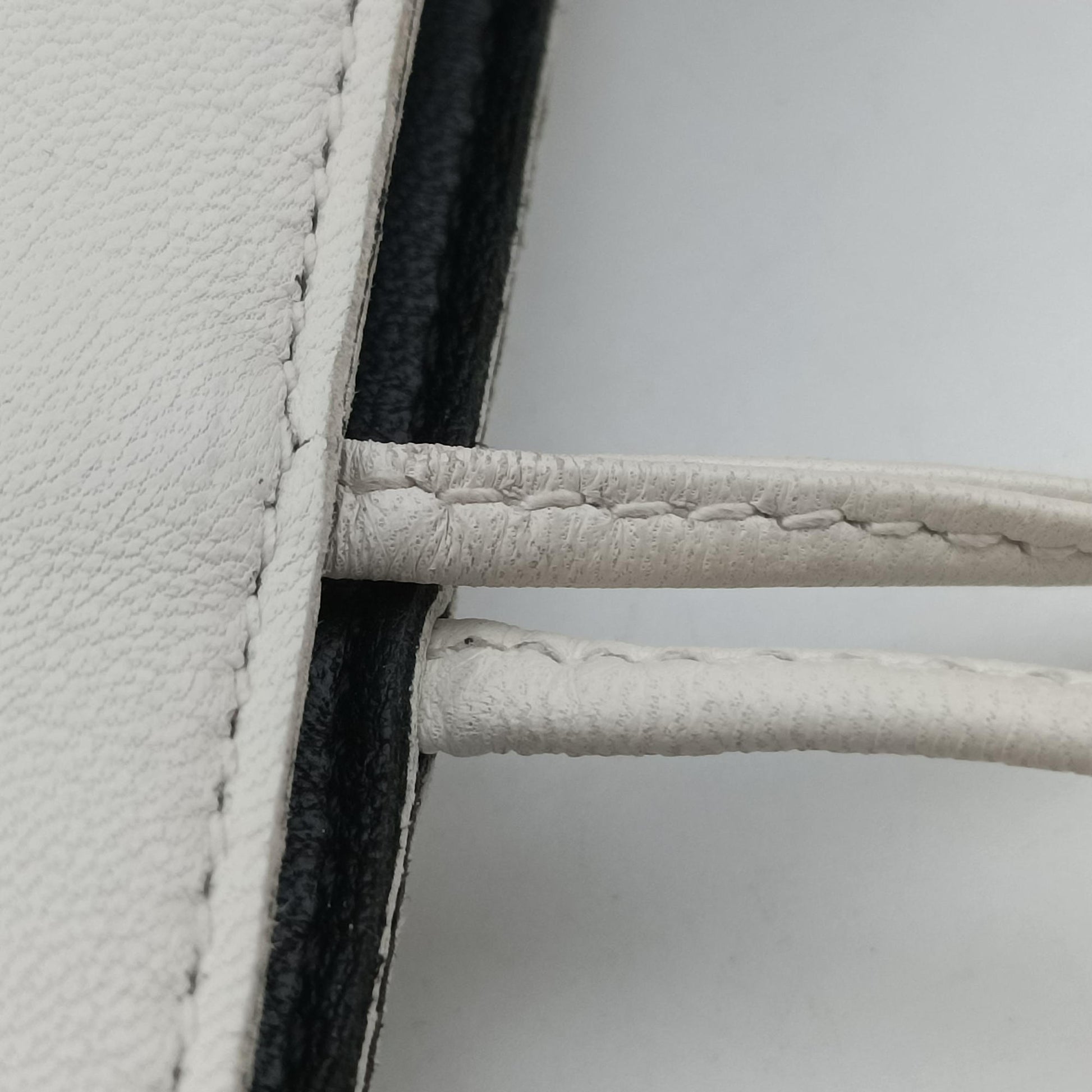The Arcotote White lambskin B09451656Wザ アルコトート ホワイト ラムスキン B09451656W