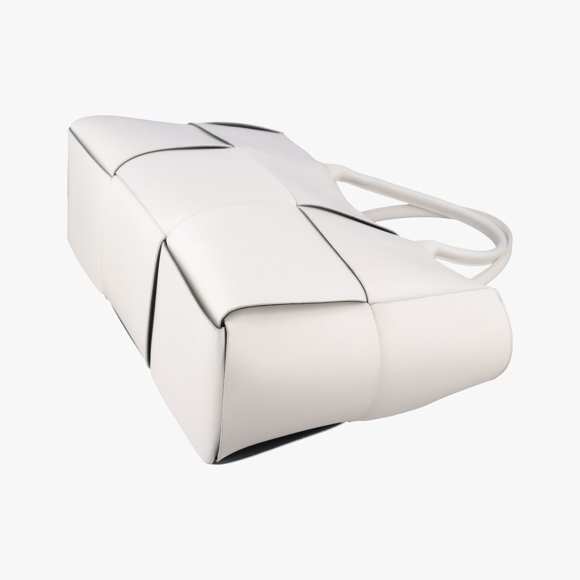 The Arcotote White lambskin B09451656Wザ アルコトート ホワイト ラムスキン B09451656W