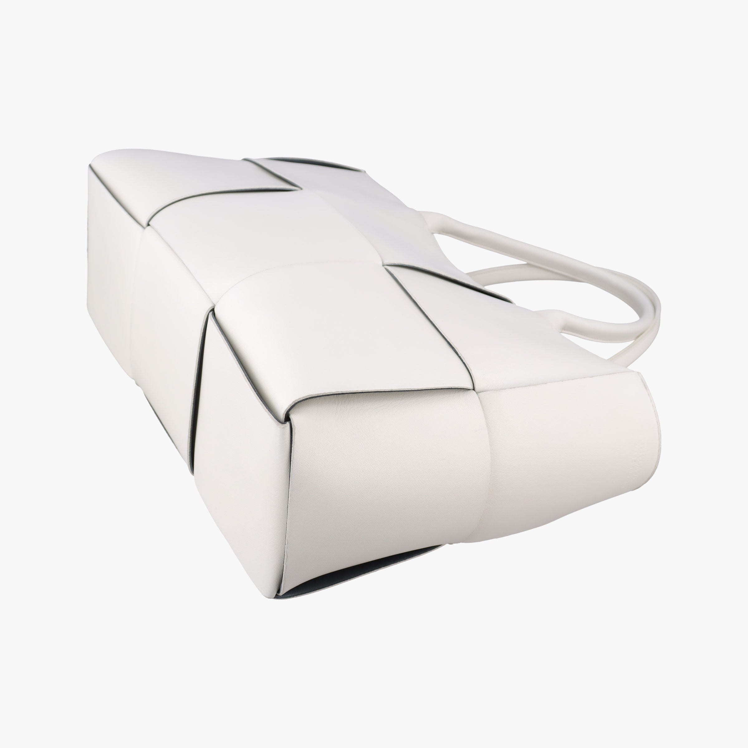 The Arcotote White lambskin B09451656Wザ アルコトート ホワイト ラムスキン B09451656W