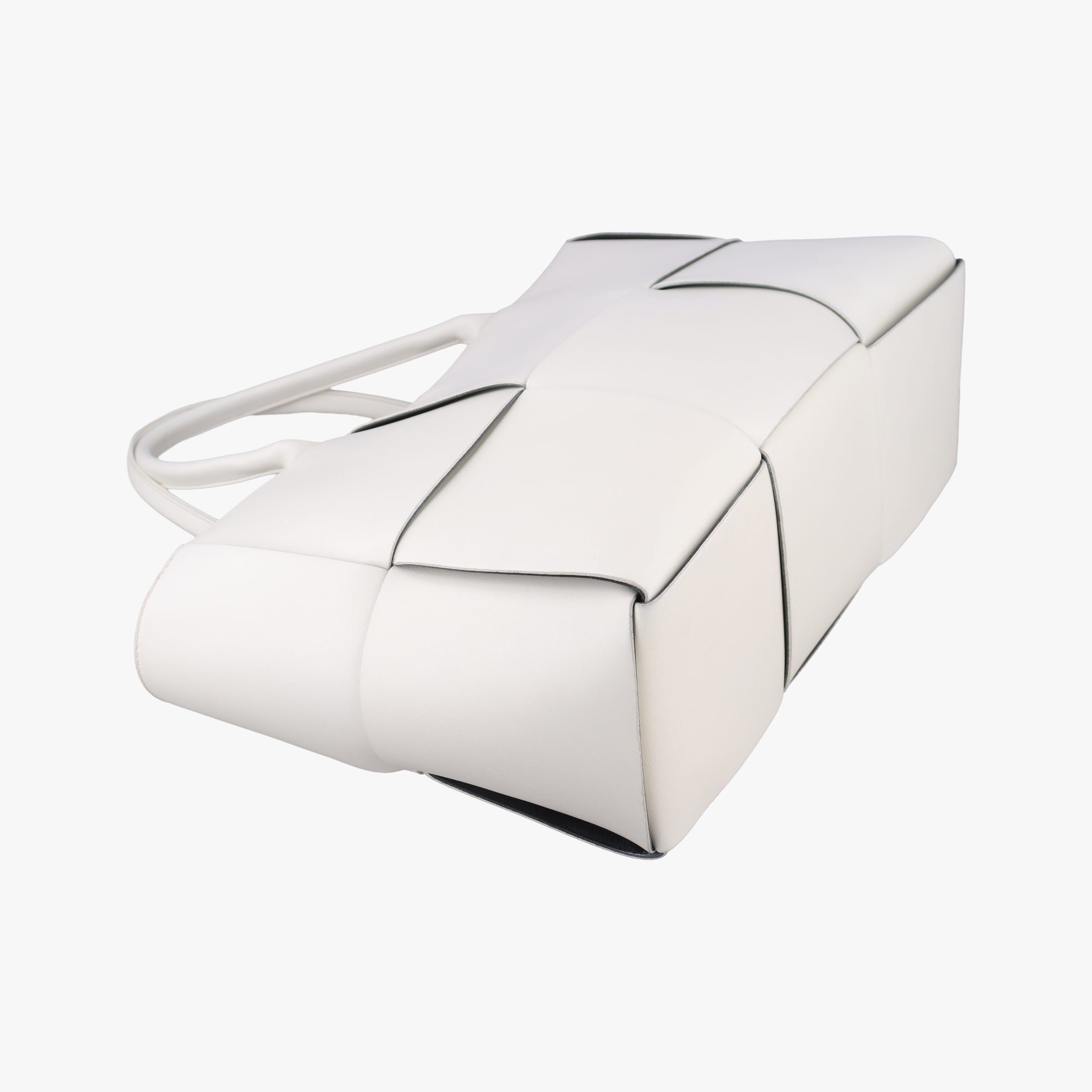 The Arcotote White lambskin B09451656Wザ アルコトート ホワイト ラムスキン B09451656W